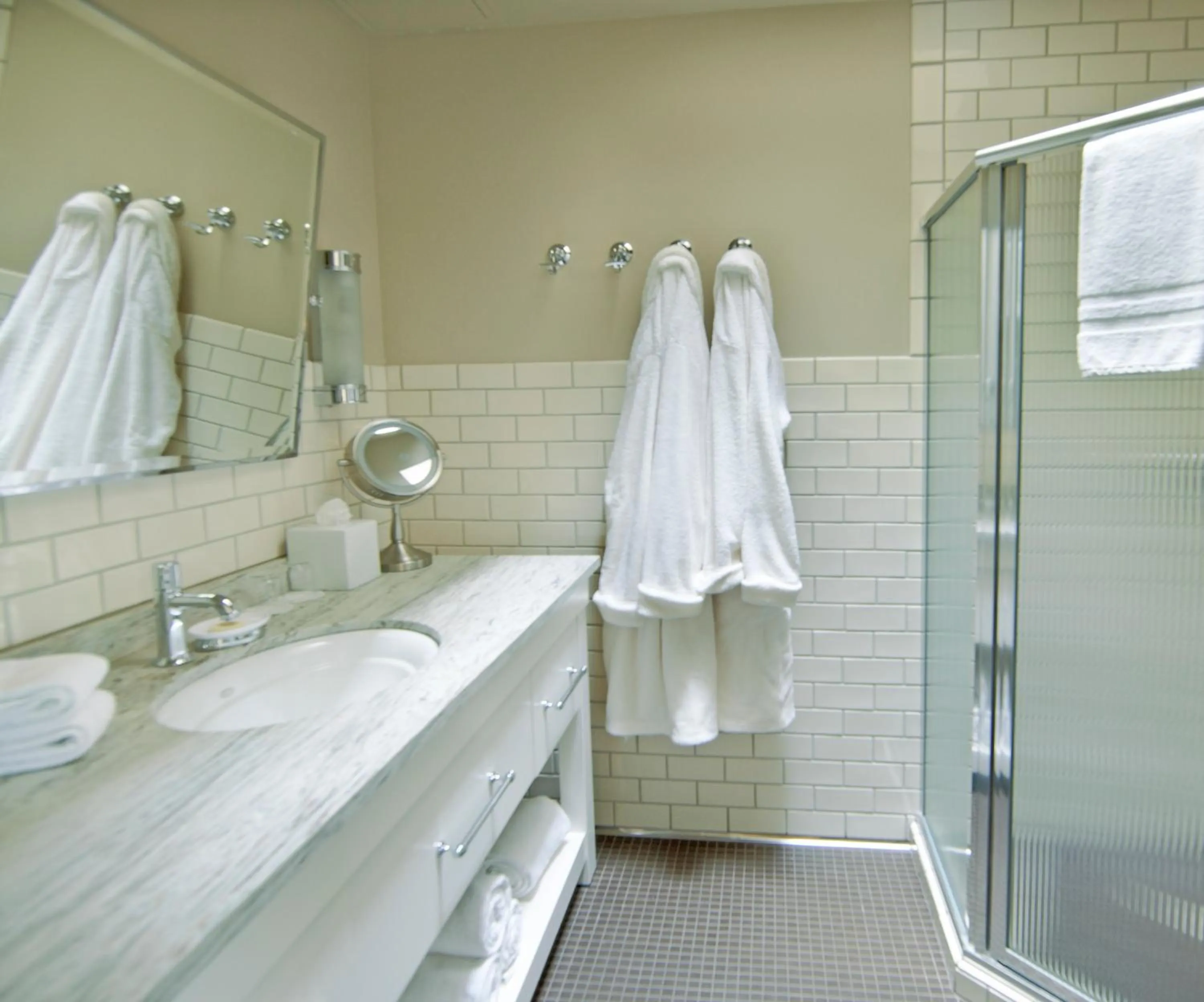 Bathroom in Wydown Hotel
