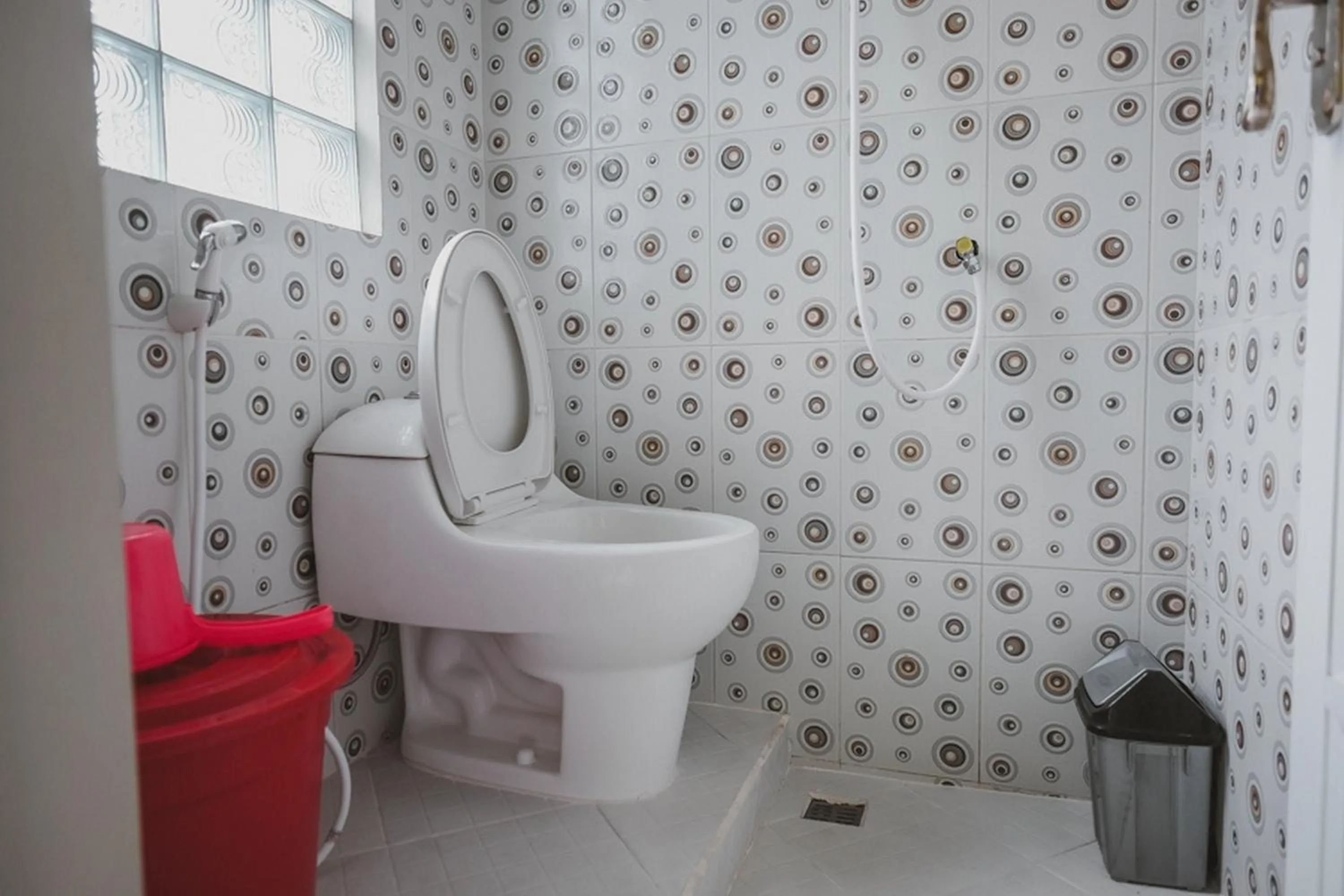 Shower in RedDoorz Syariah @ Jalan Dieng