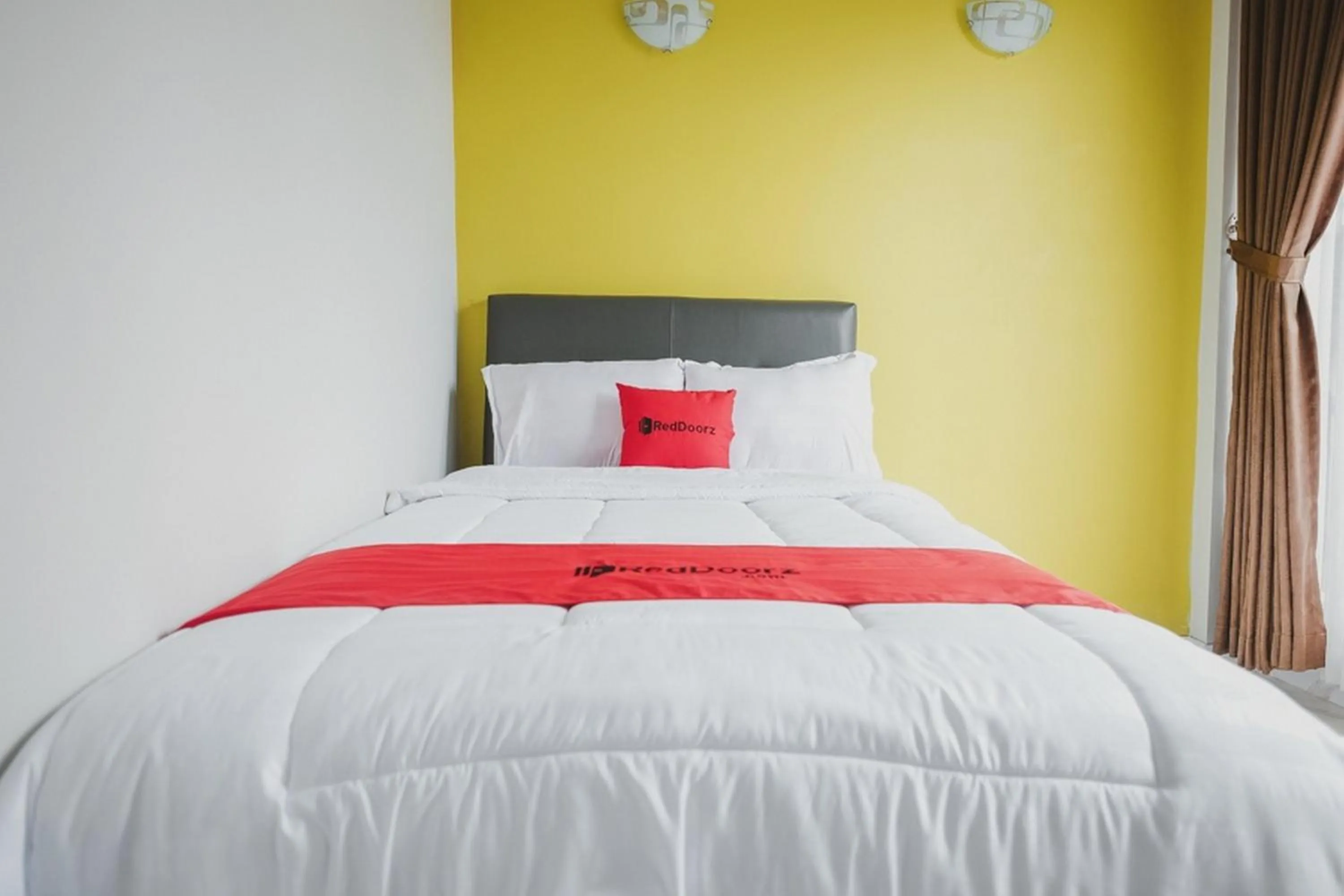 Bed in RedDoorz Syariah @ Jalan Dieng