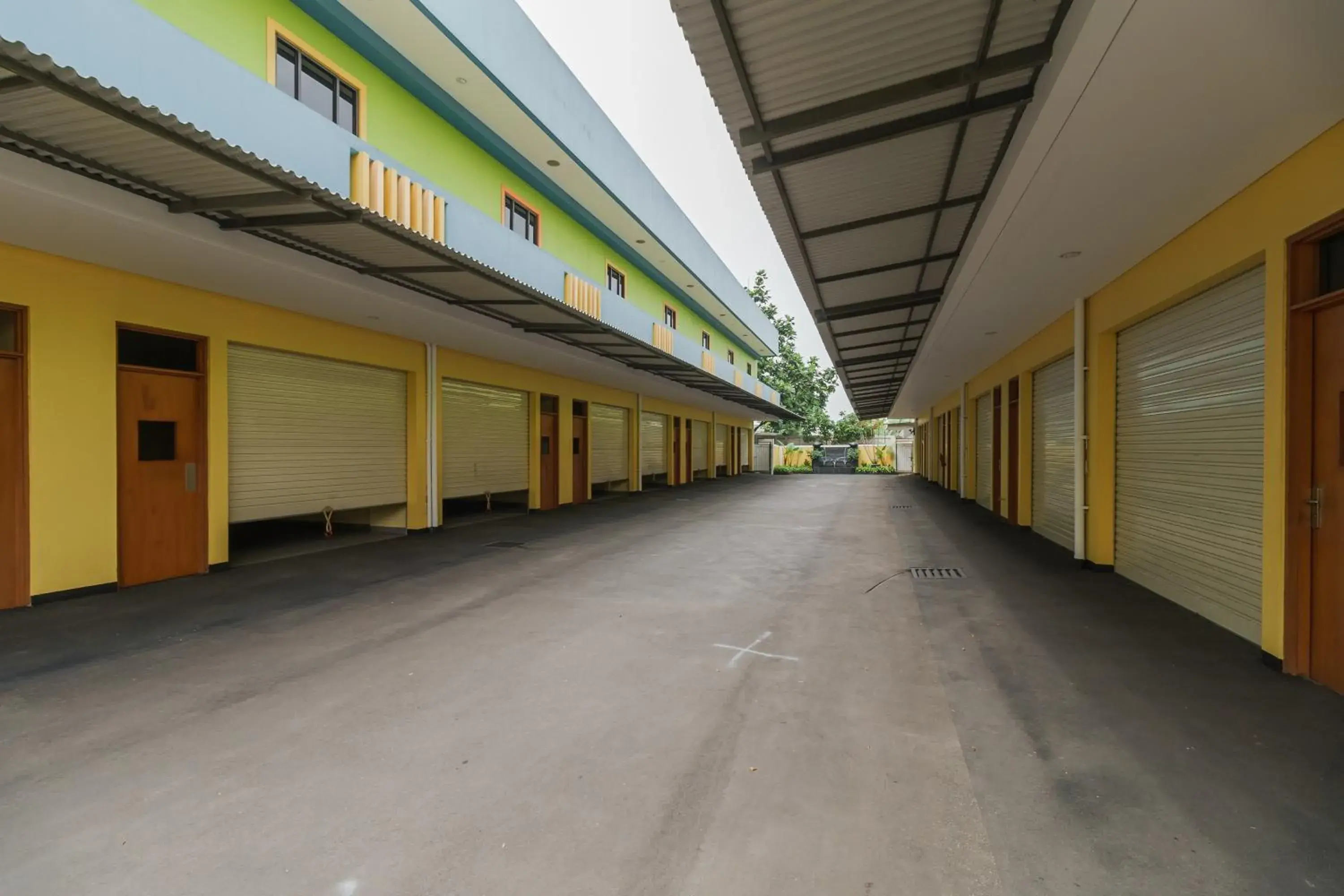 Property building in RedDoorz Plus near Dunia Fantasi Ancol Property building in RedDoorz Plus near Dunia Fantasi Ancol