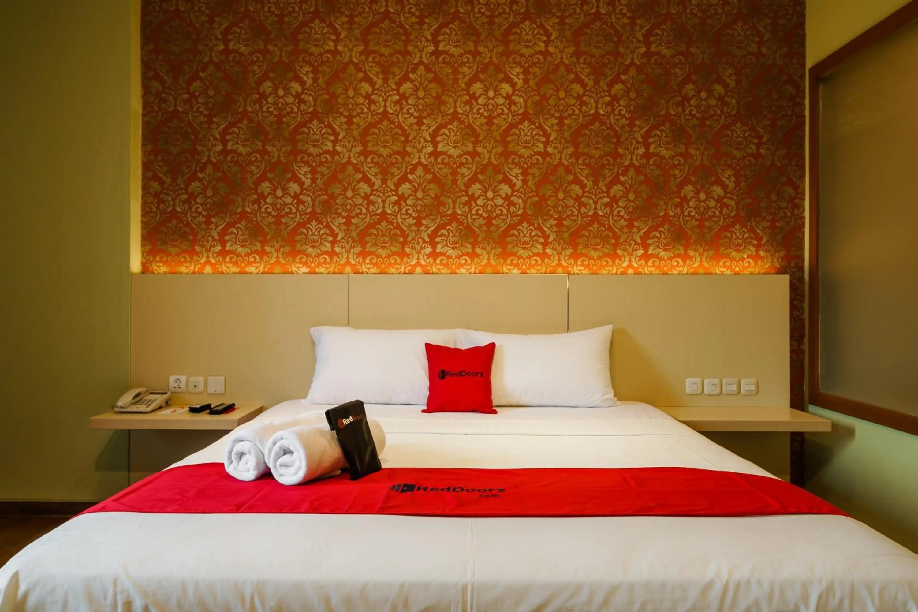 Bedroom, Bed in RedDoorz Plus near Dunia Fantasi Ancol
