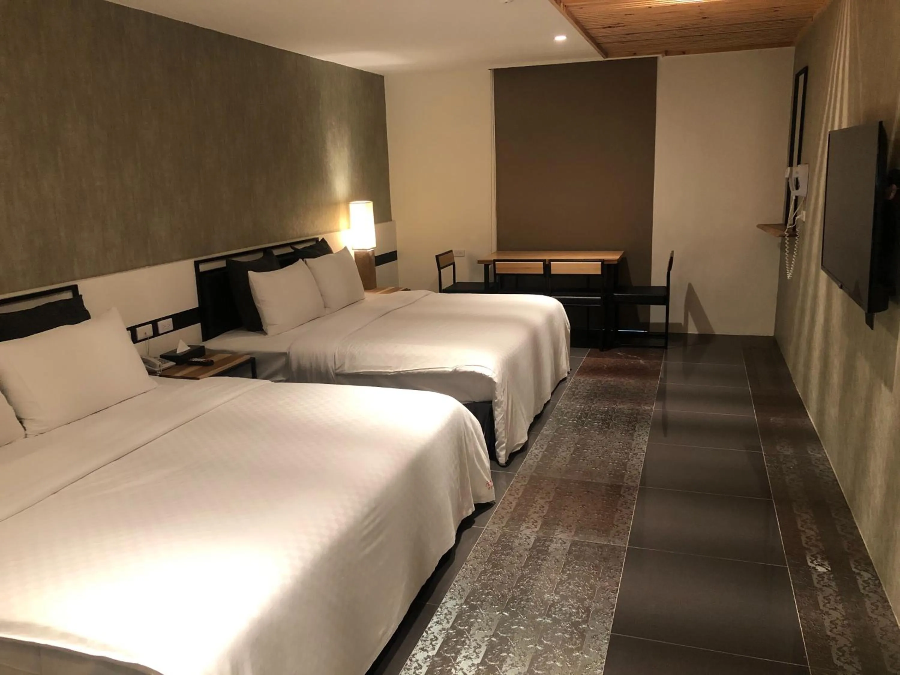 Bed in Roppongi Motel - JianHua
