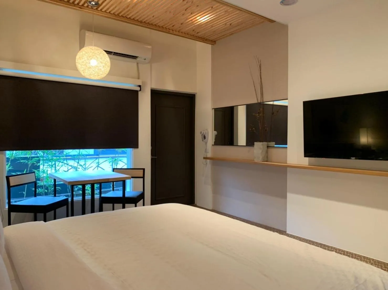 Bed in Roppongi Motel - JianHua