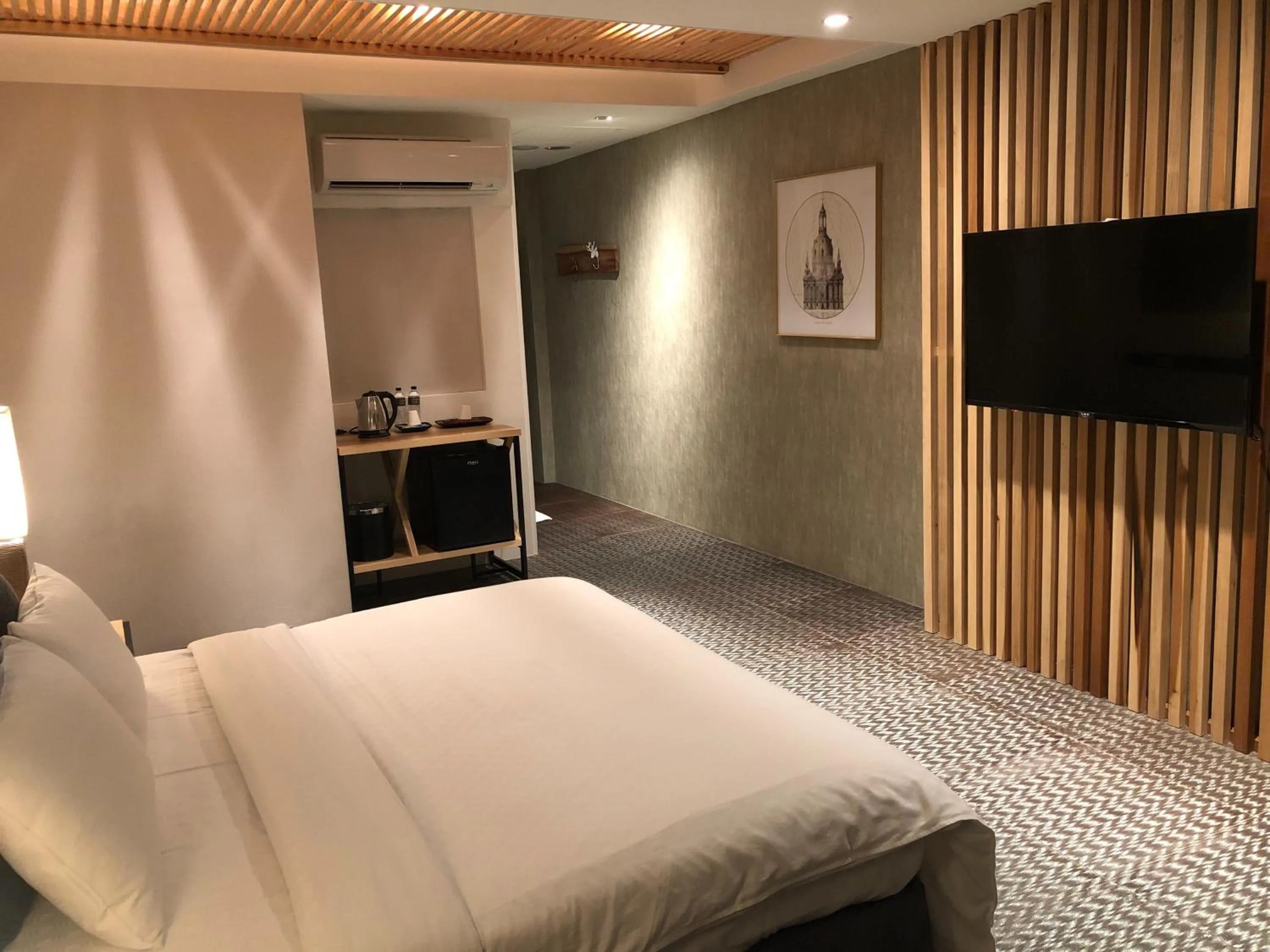 Bed in Roppongi Motel - JianHua