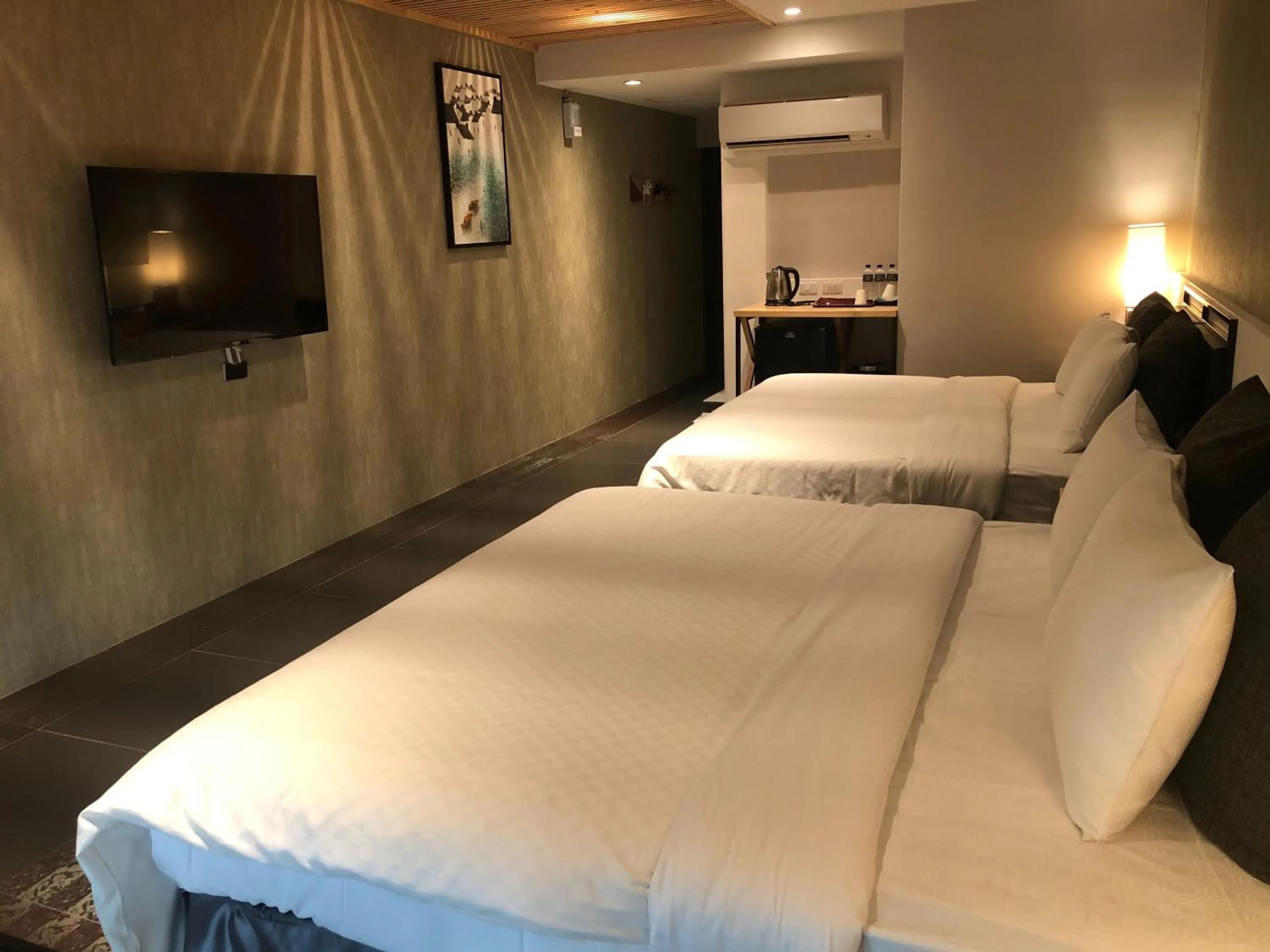 Bed in Roppongi Motel - JianHua