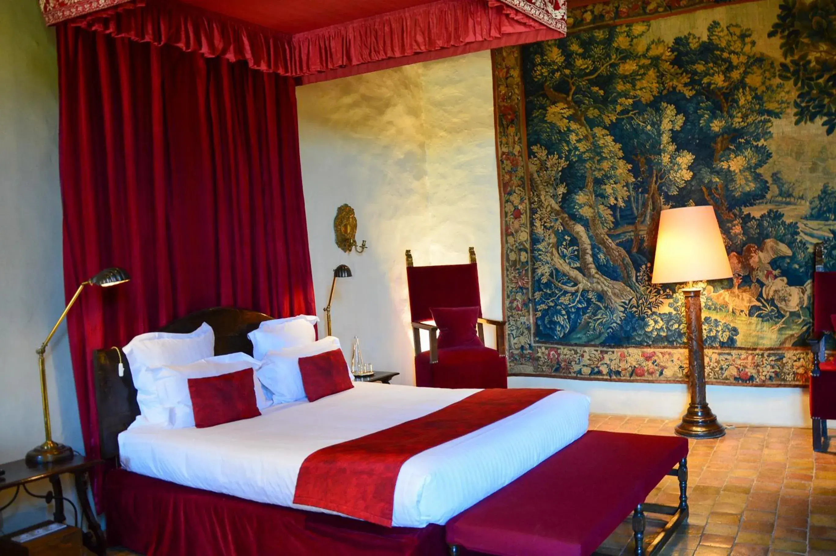 Classic Castle Suite in Château de Bagnols Classic Castle Suite in Château de Bagnols