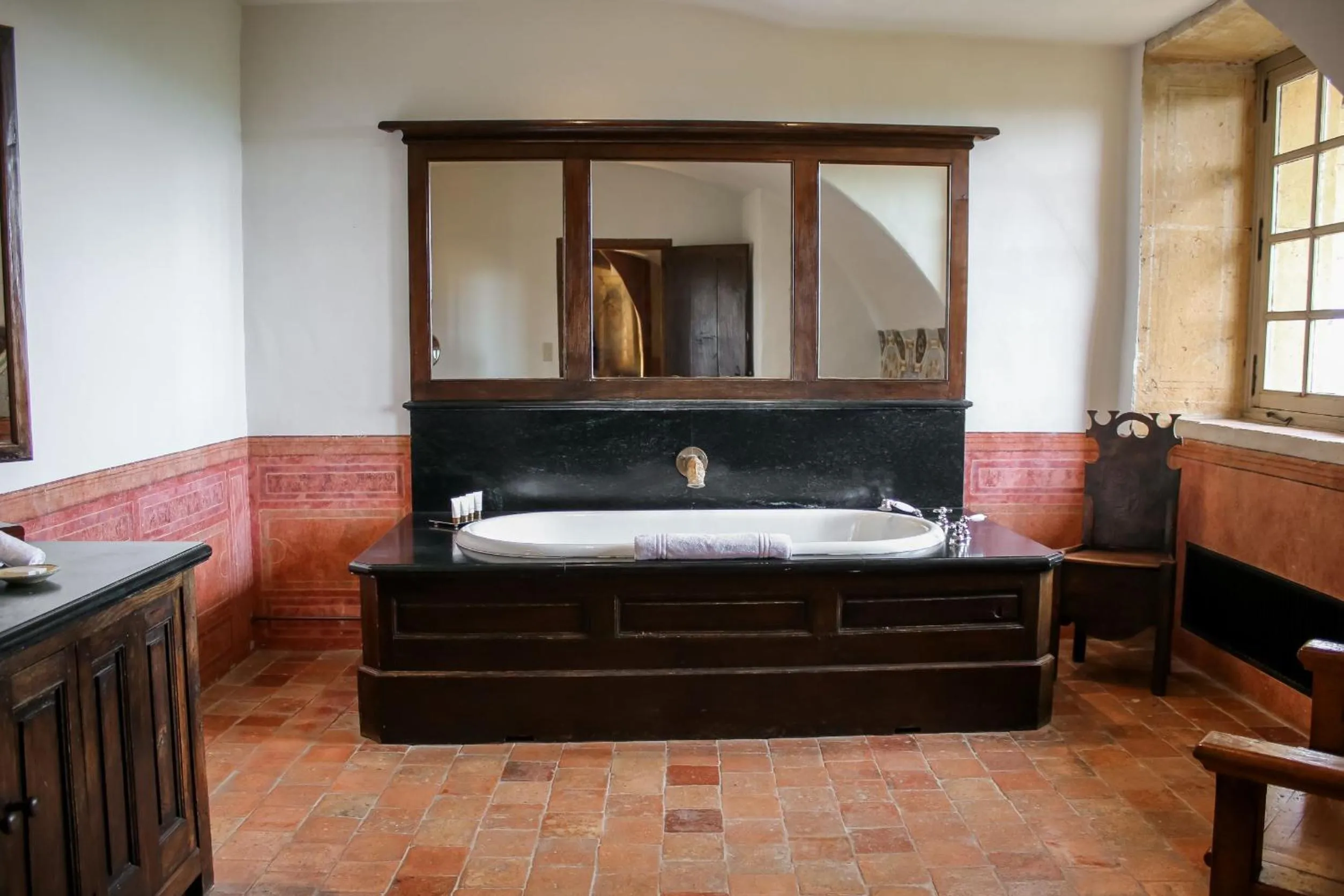 Bath in Château de Bagnols