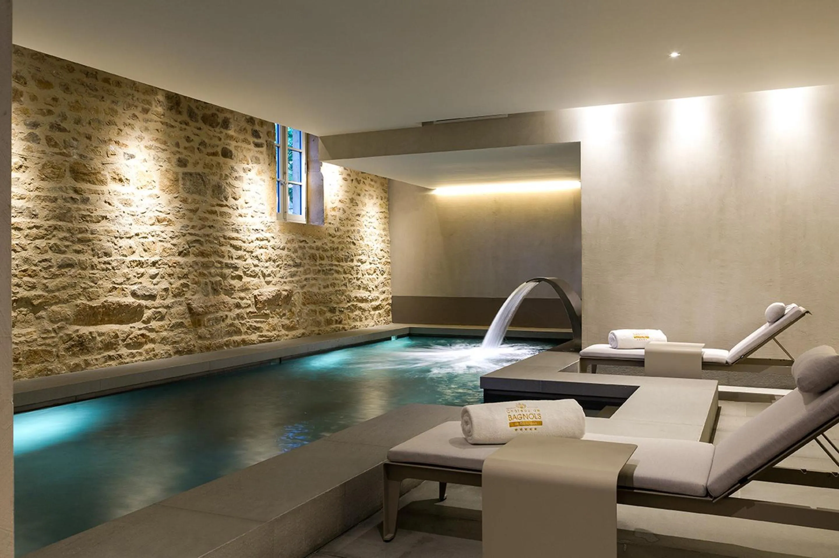 Swimming pool in Château de Bagnols