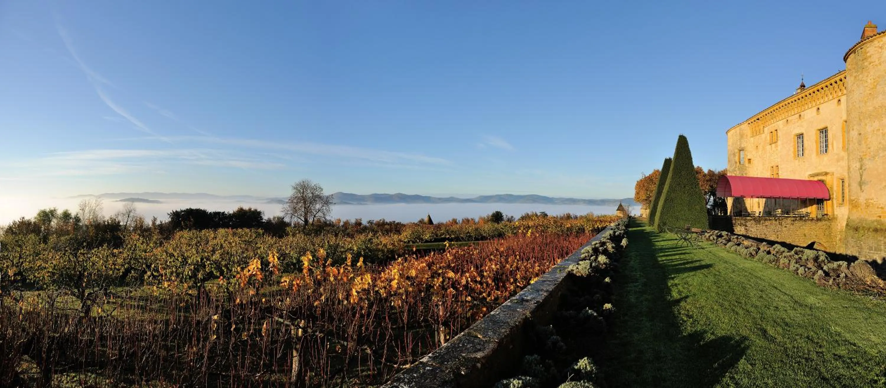 Garden view in Château de Bagnols