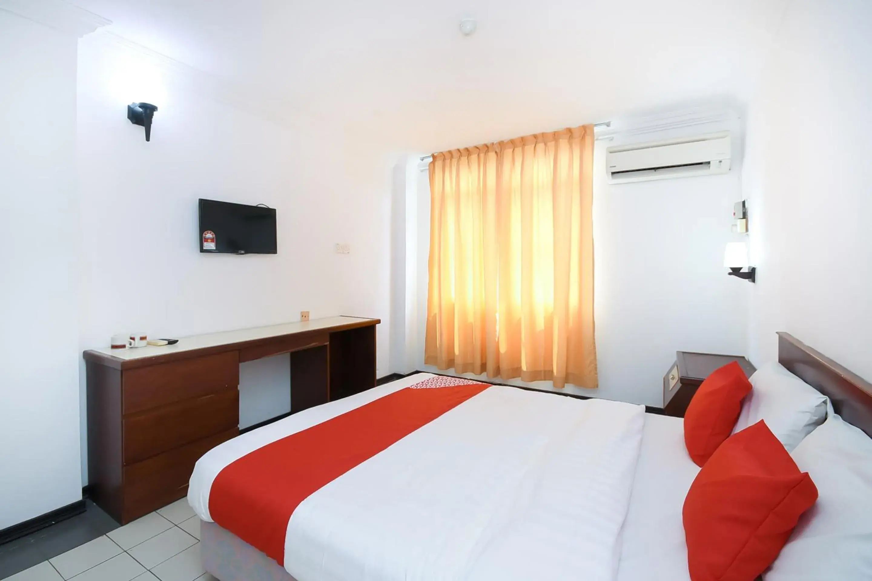 Bedroom, Bed in Super OYO 1018 Telang Usan Hotel Miri Bedroom, Bed in Super OYO 1018 Telang Usan Hotel Miri