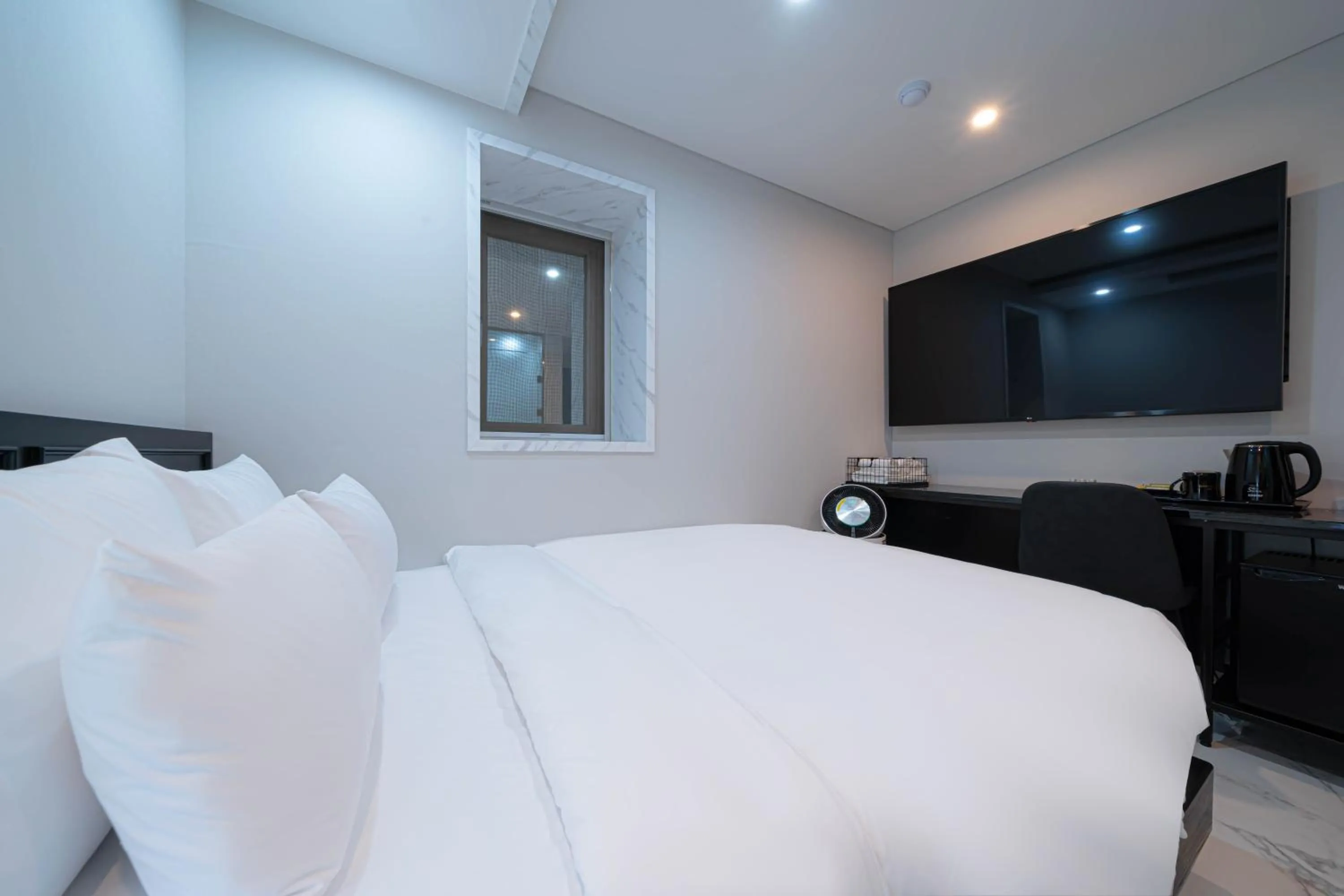 Photo of the whole room, Bed in Gwangan Stay Hotel