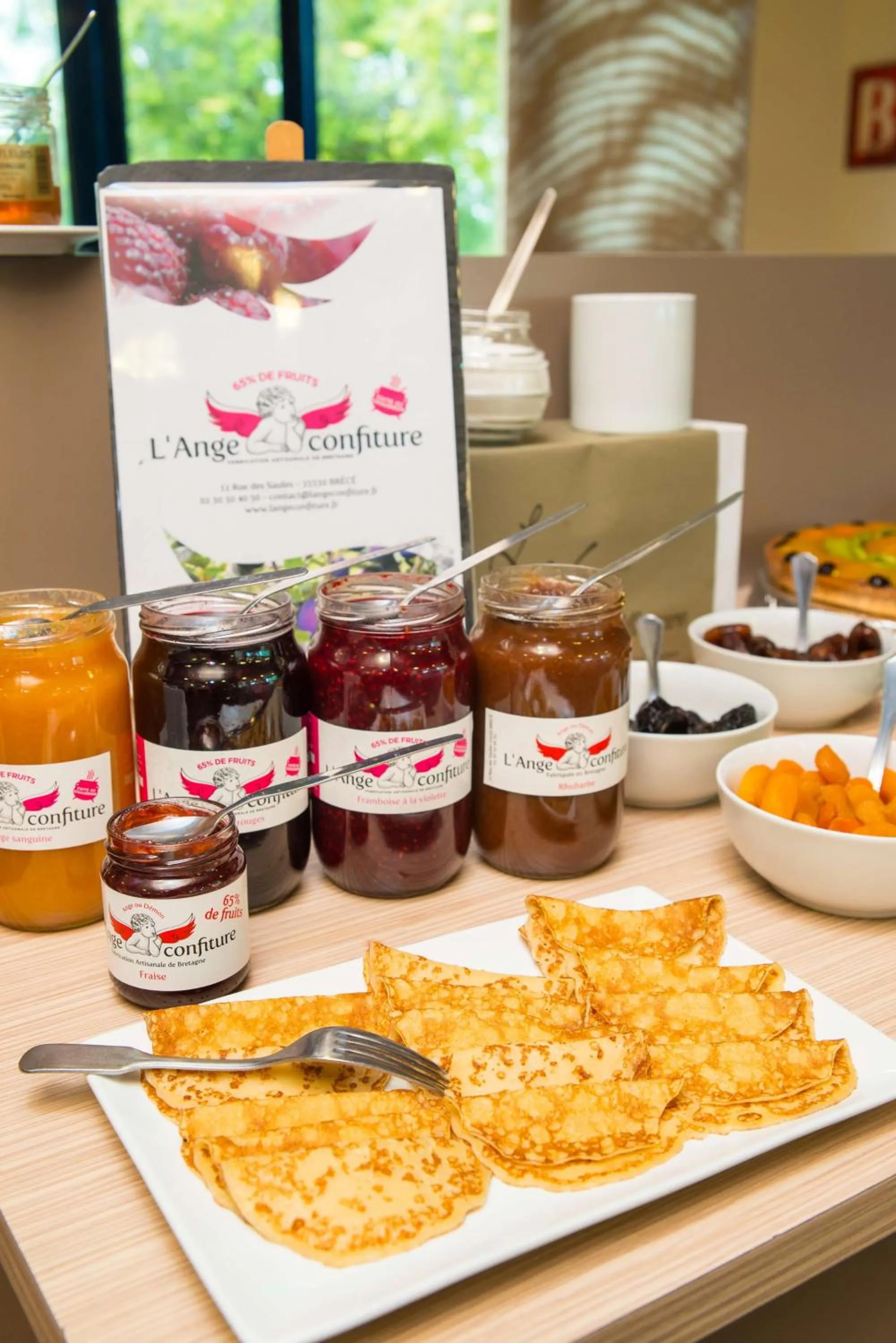 Breakfast in Brit Hotel Rennes St Grégoire – Le Villeneuve