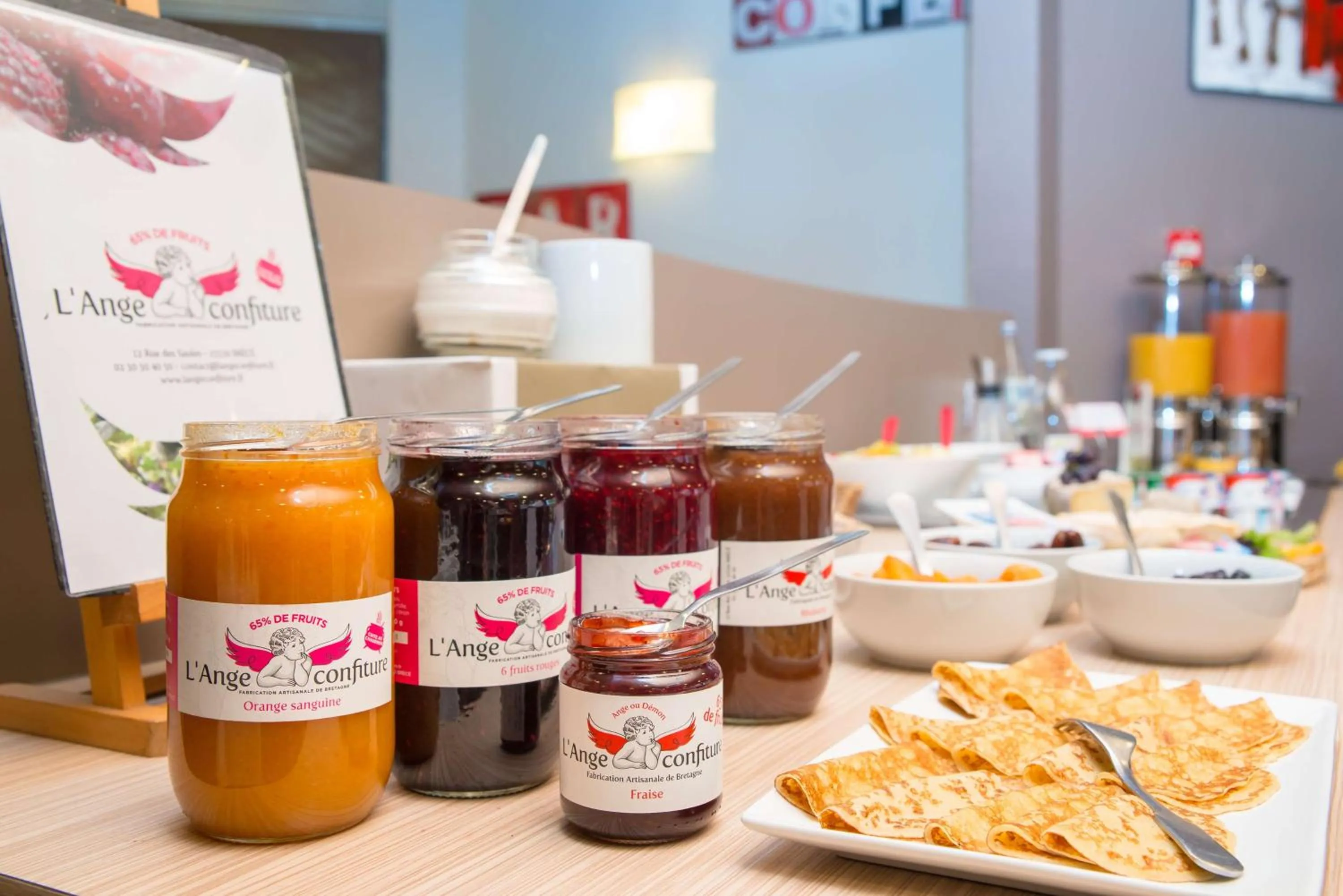 Breakfast in Brit Hotel Rennes St Grégoire – Le Villeneuve