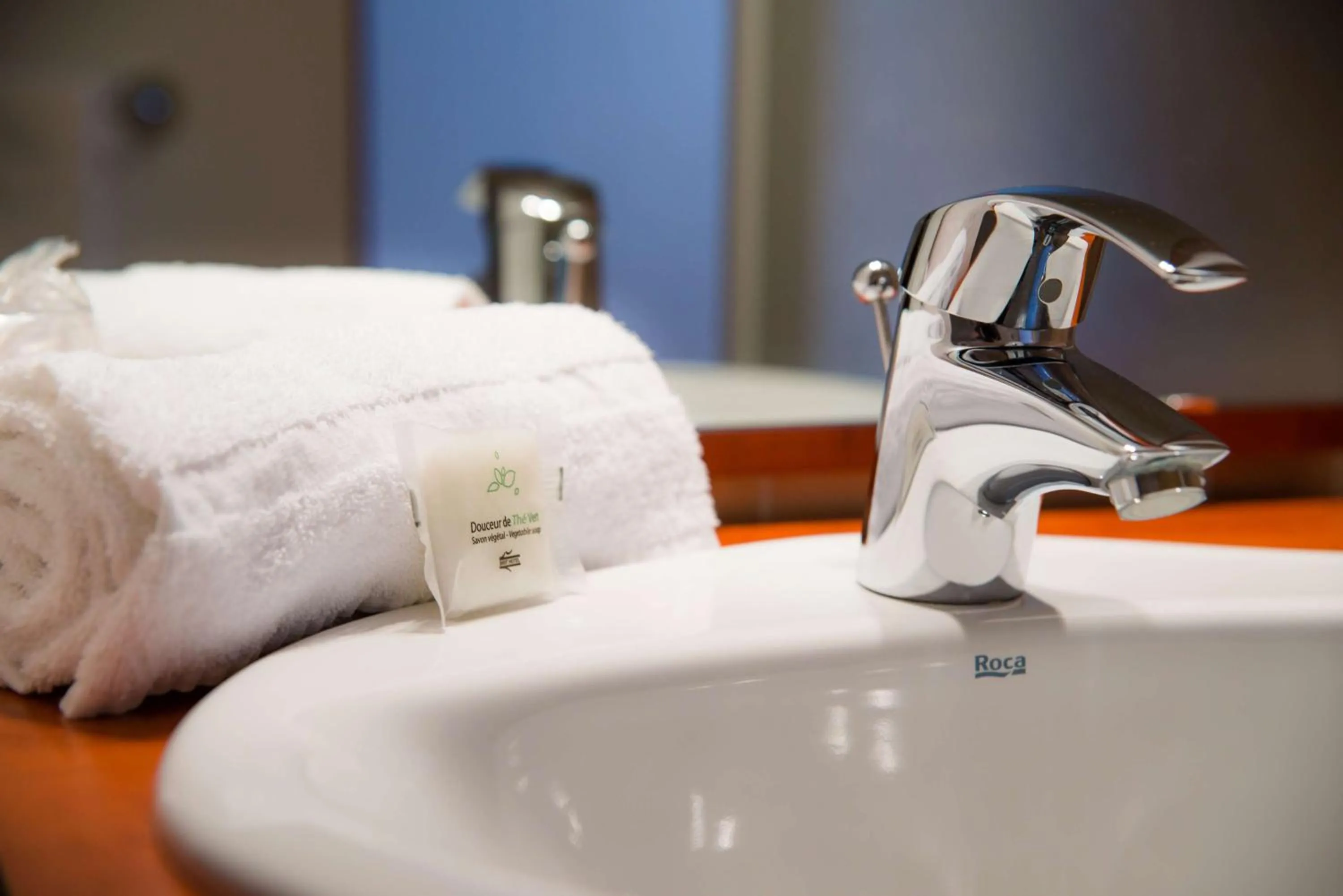 Bathroom in Brit Hotel Rennes St Grégoire – Le Villeneuve