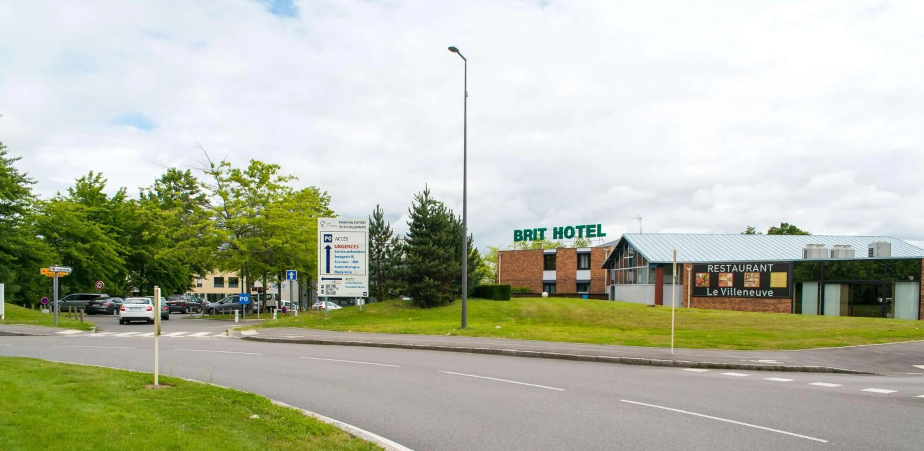 Property building in Brit Hotel Rennes St Grégoire – Le Villeneuve