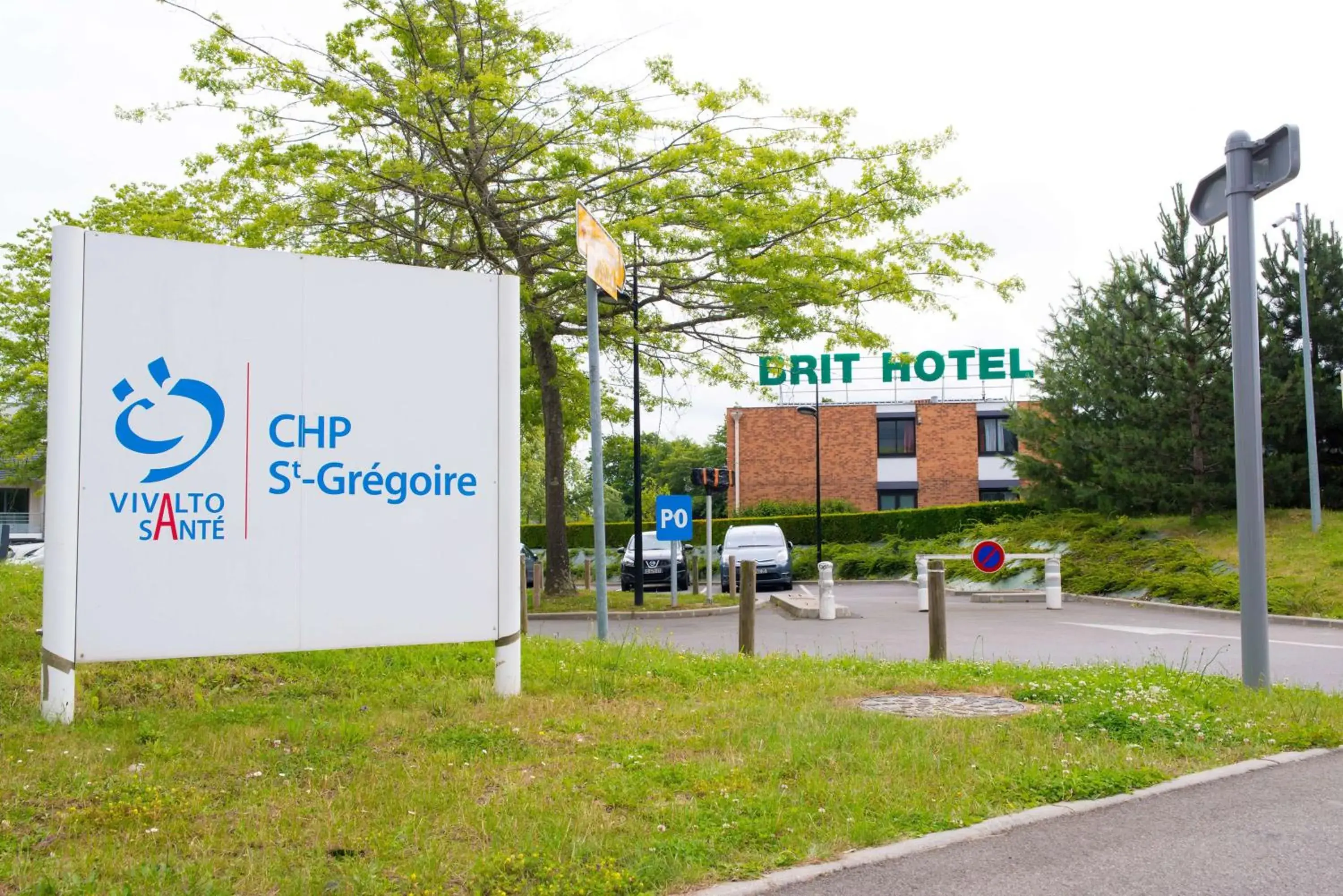 Property building in Brit Hotel Rennes St Grégoire – Le Villeneuve Property building in Brit Hotel Rennes St Grégoire – Le Villeneuve