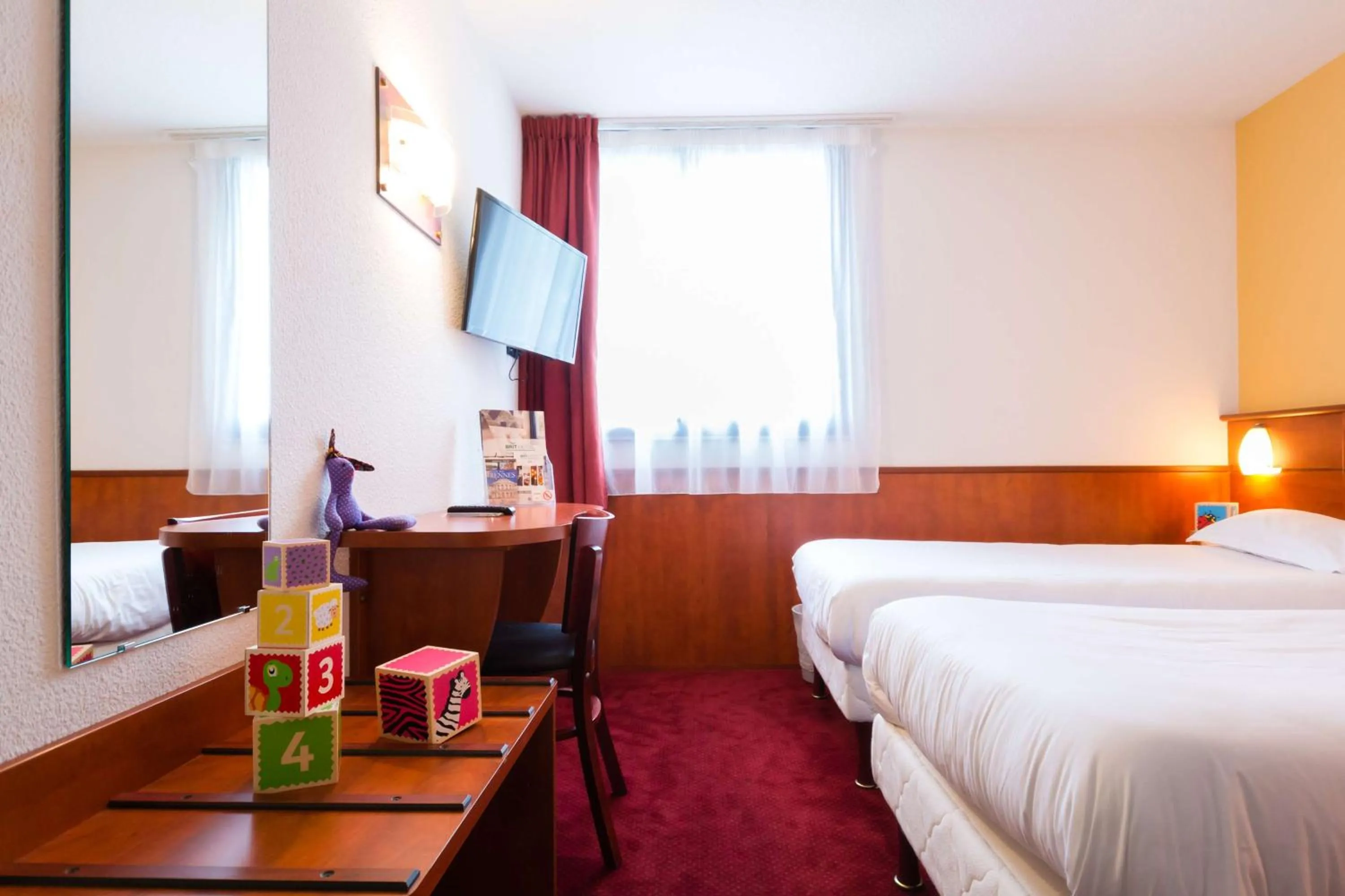 Bedroom, Bed in Brit Hotel Rennes St Grégoire – Le Villeneuve