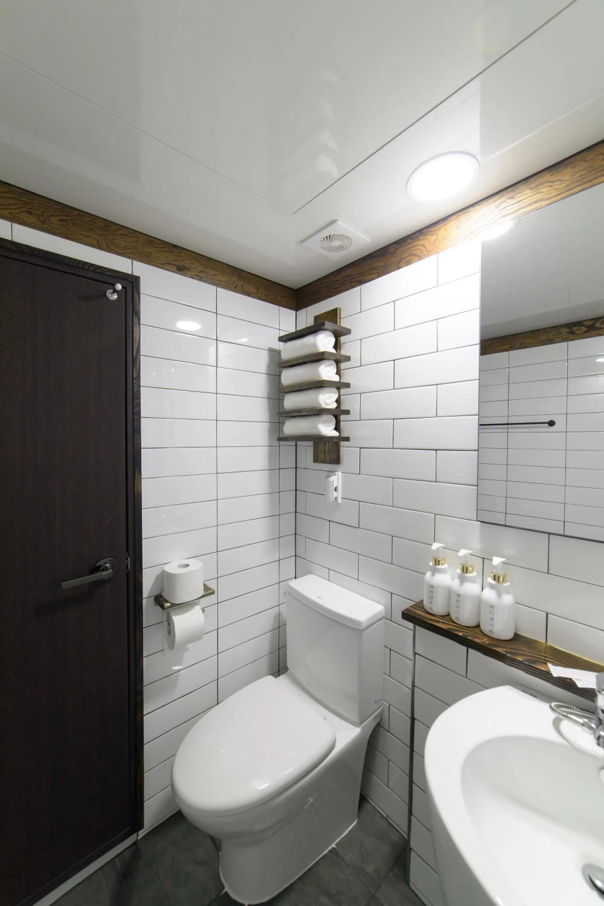 Shower in Gyeongju Hwarangroo