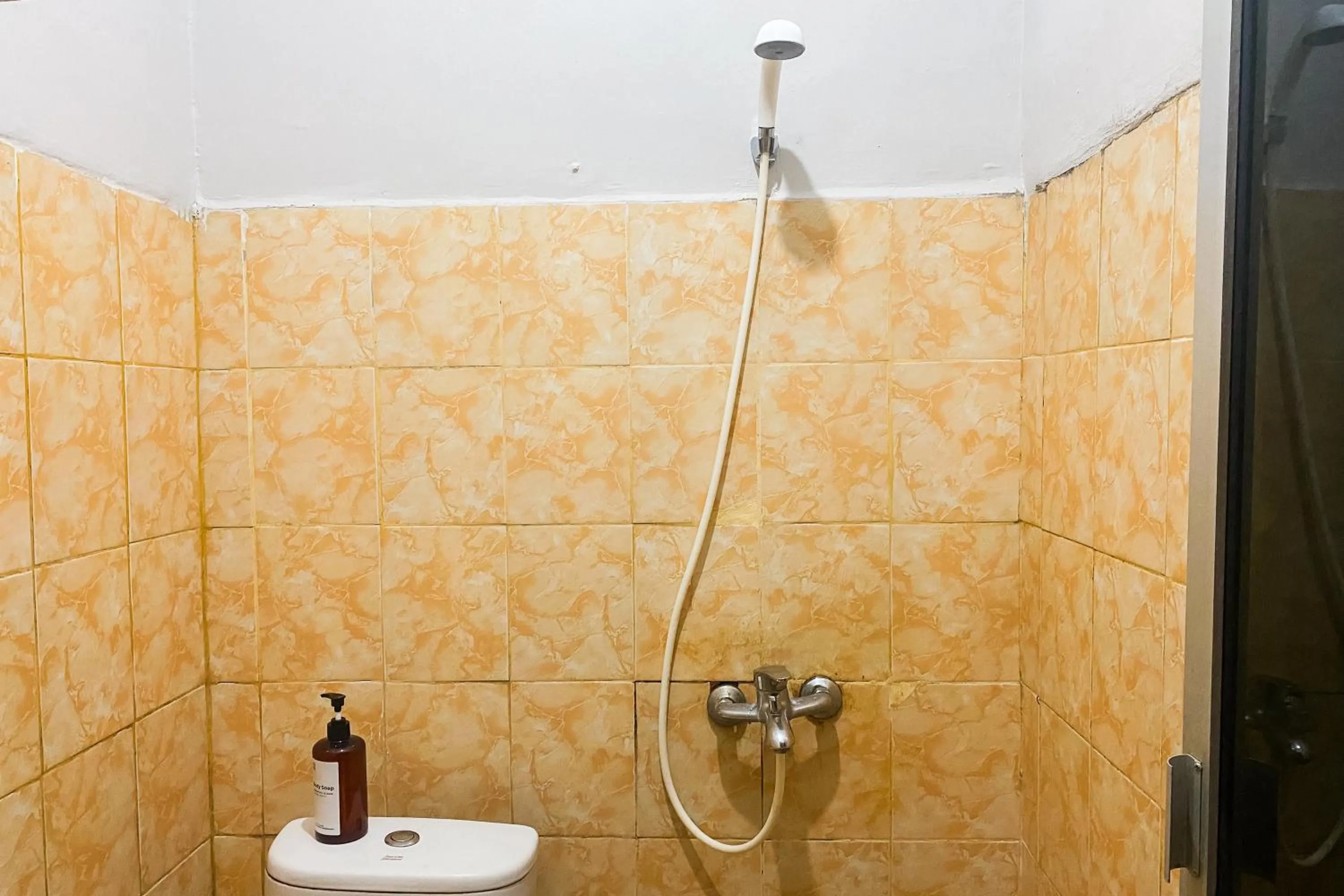 Bathroom in RedDoorz near Palembang Square Mall 2