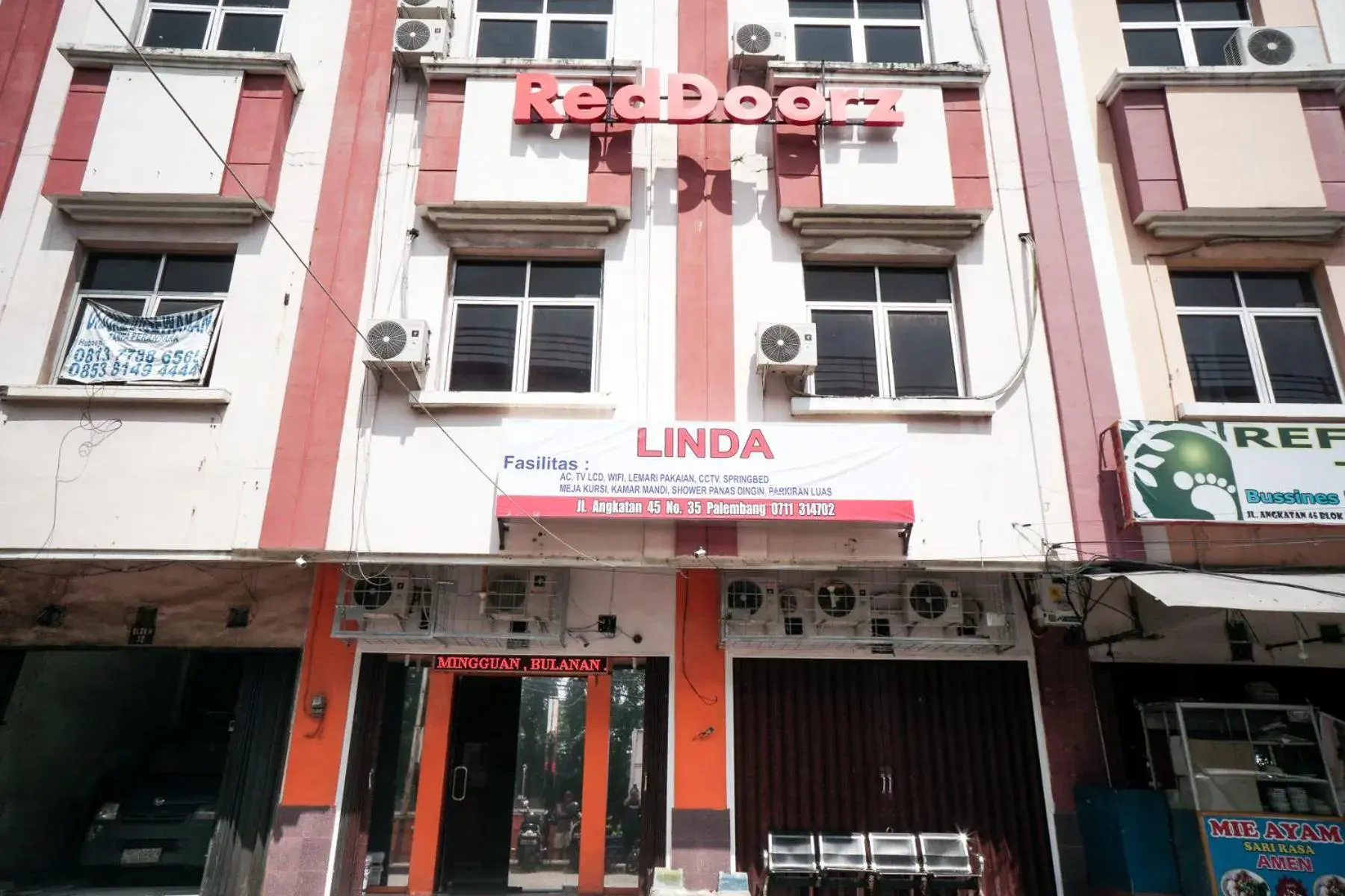 Property building in RedDoorz near Palembang Square Mall 2 Property building in RedDoorz near Palembang Square Mall 2