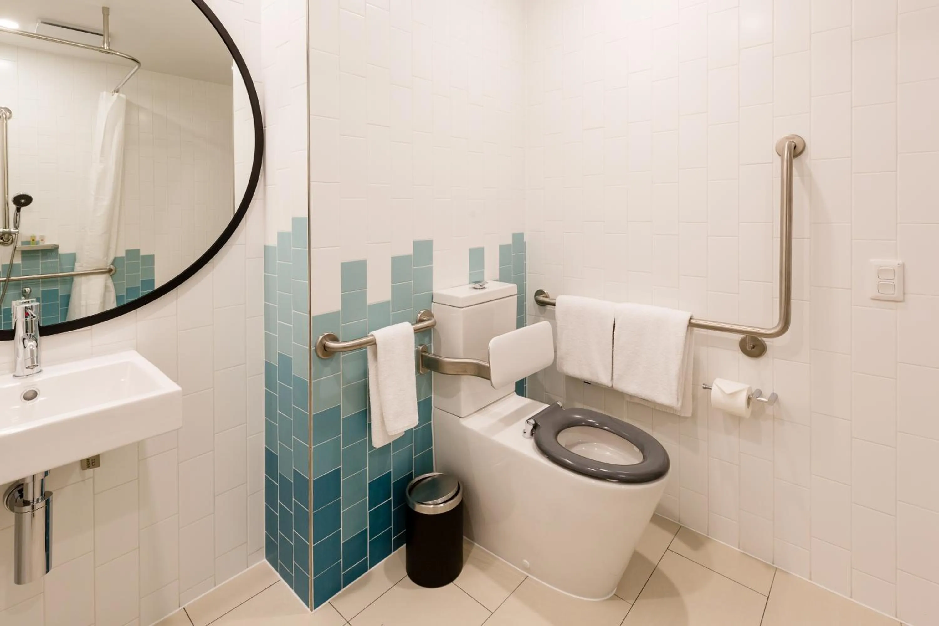 Toilet in ibis Styles East Perth