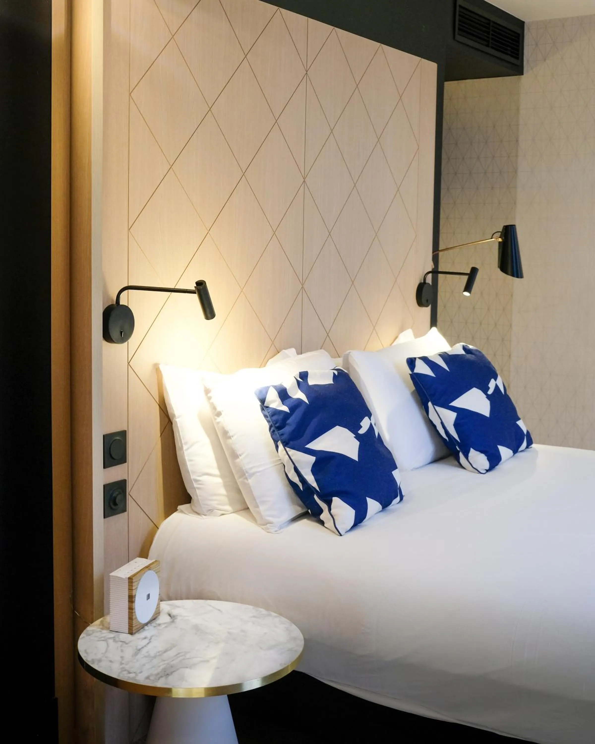 Bed in Mercure Marseille Canebière Vieux-Port