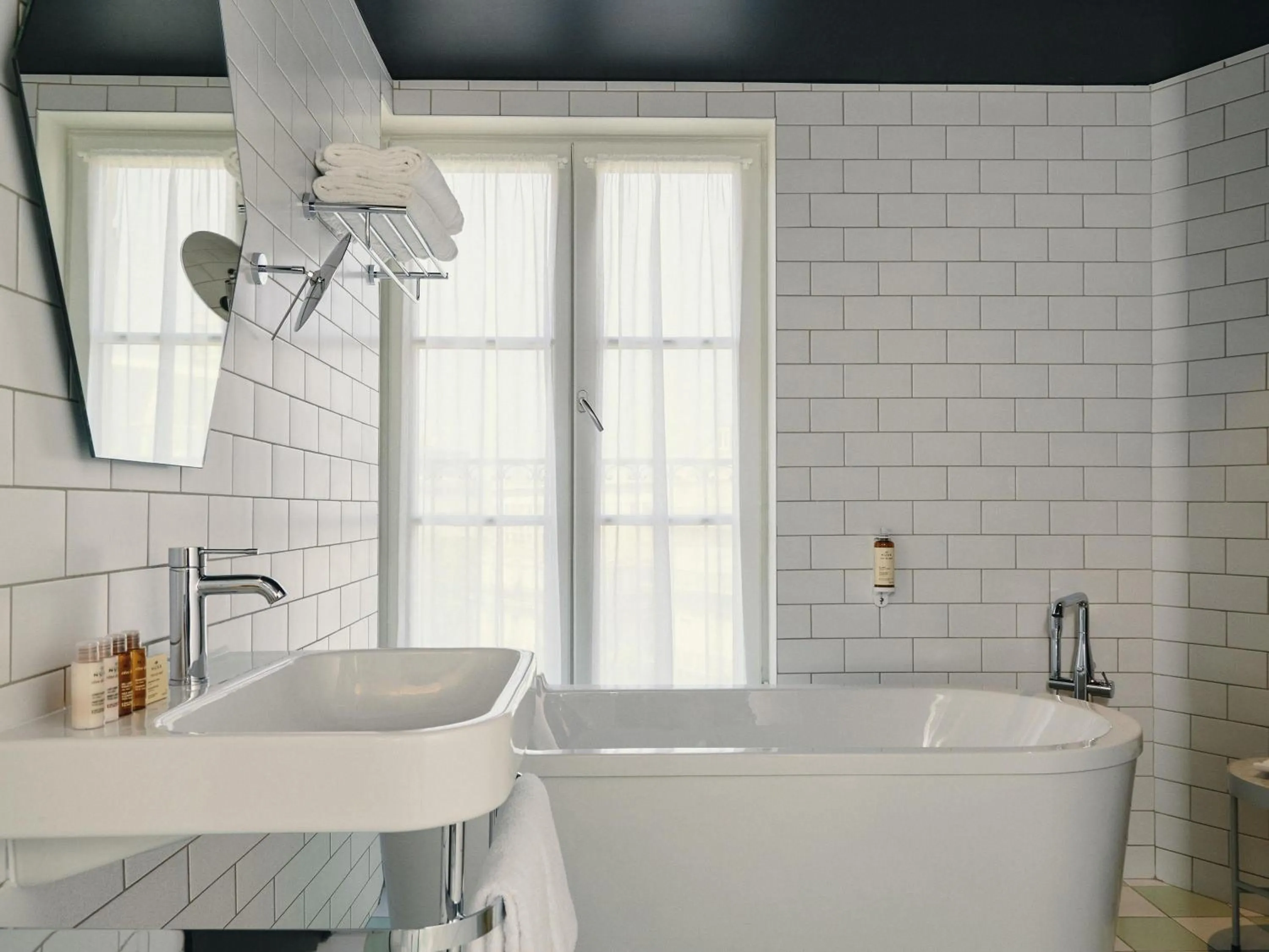 Bedroom in Mercure Marseille Canebière Vieux-Port