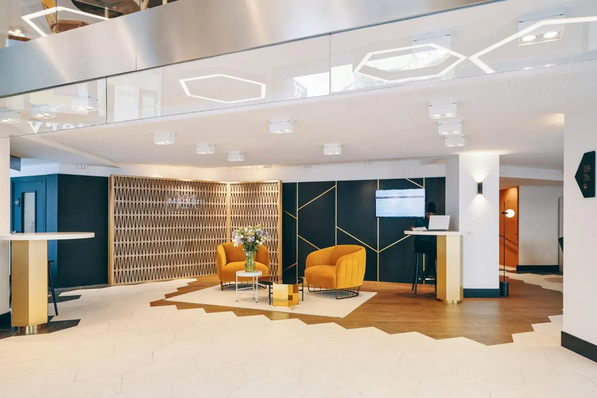 Lobby or reception in Mercure Marseille Canebière Vieux-Port Lobby or reception in Mercure Marseille Canebière Vieux-Port