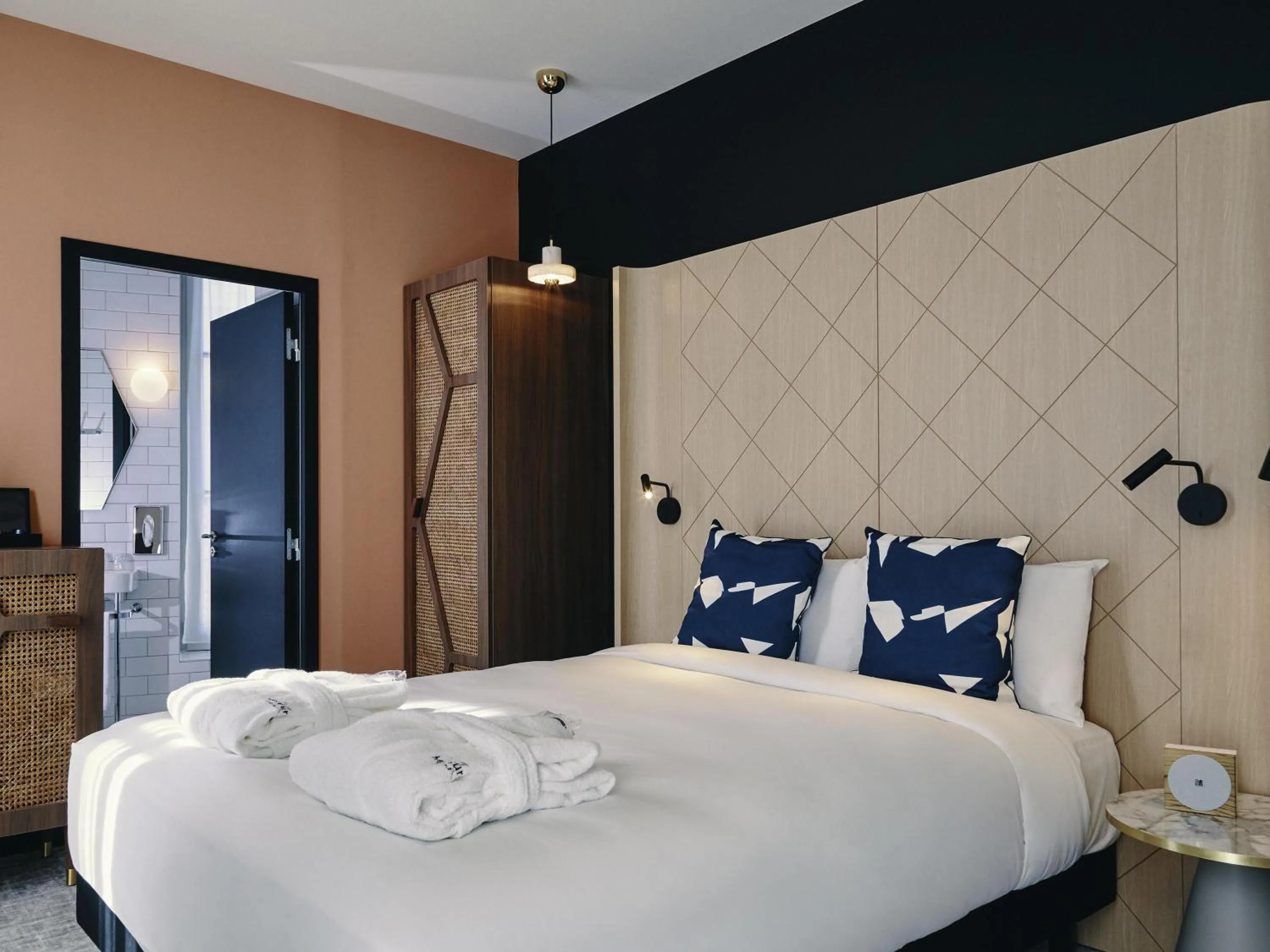 Bedroom, Bed in Mercure Marseille Canebière Vieux-Port