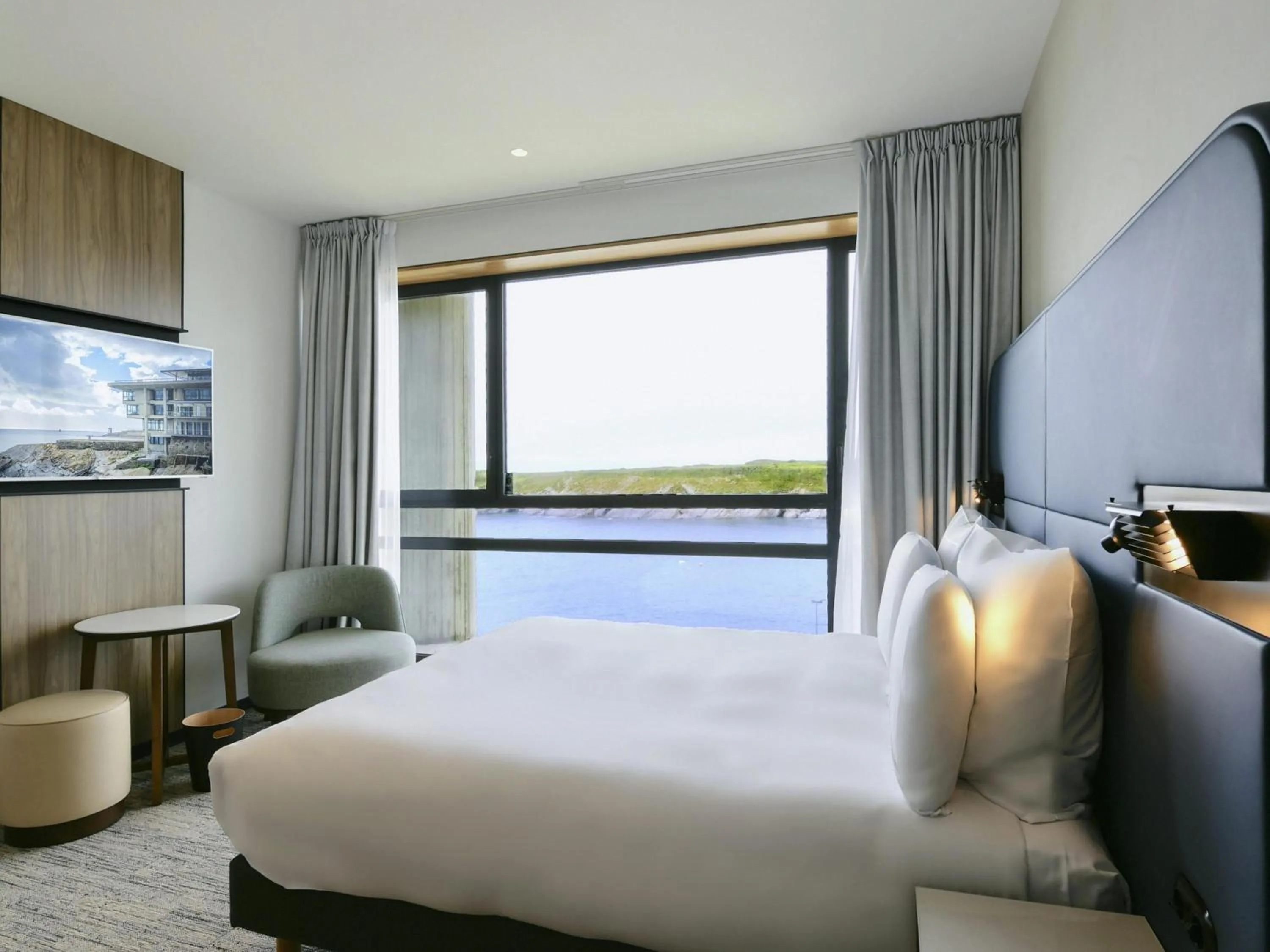 Bedroom, Bed in Sainte-Barbe Hotel & Spa Le Conquet - MGallery Collection