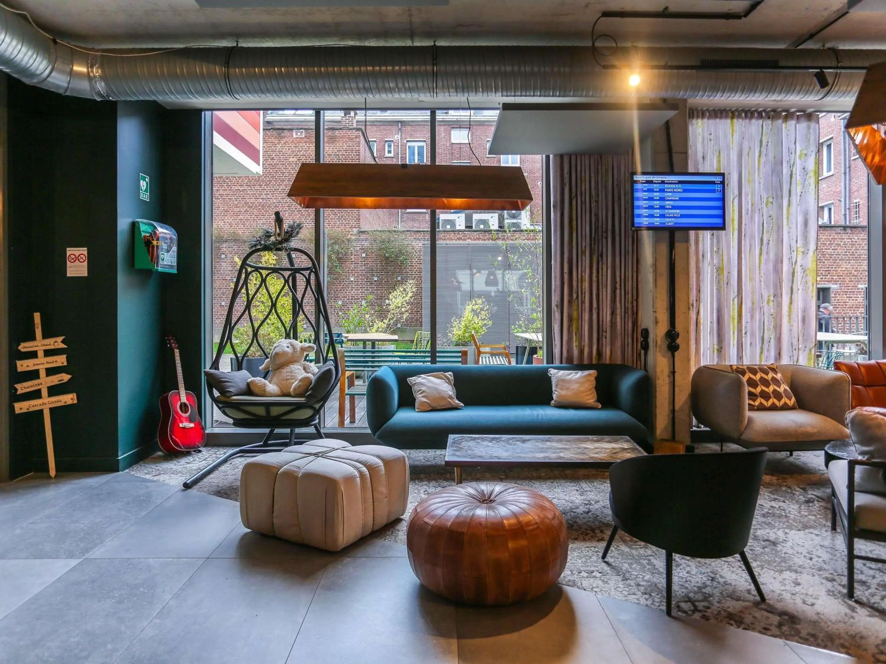 Lounge or bar in ibis Styles Amiens Centre