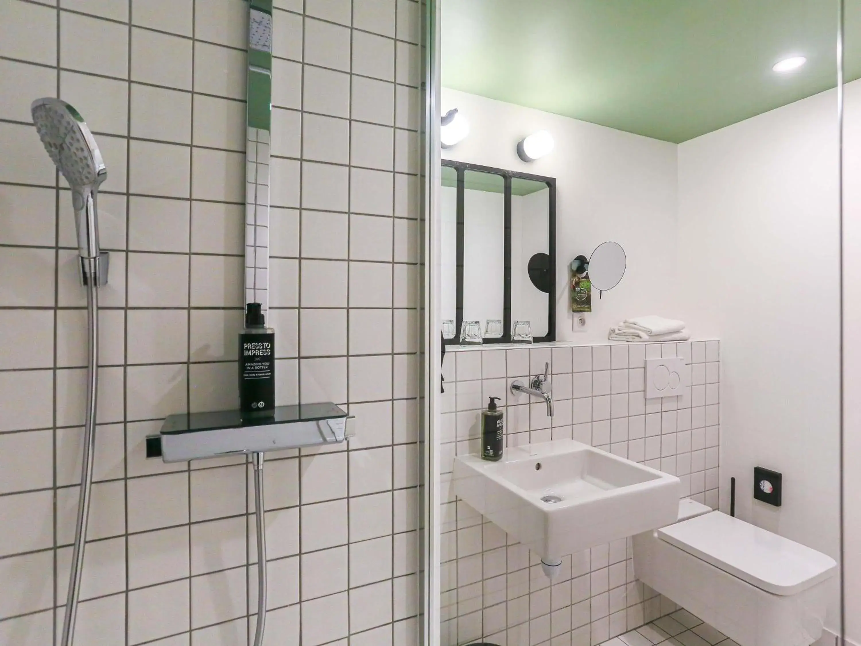 Bedroom in ibis Styles Amiens Centre Bedroom in ibis Styles Amiens Centre