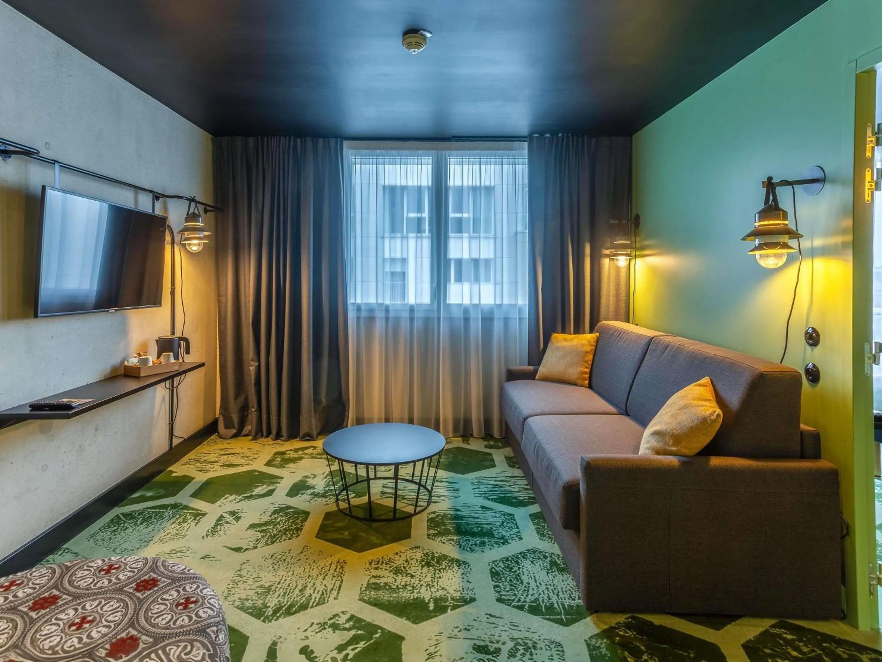 Bedroom in ibis Styles Amiens Centre