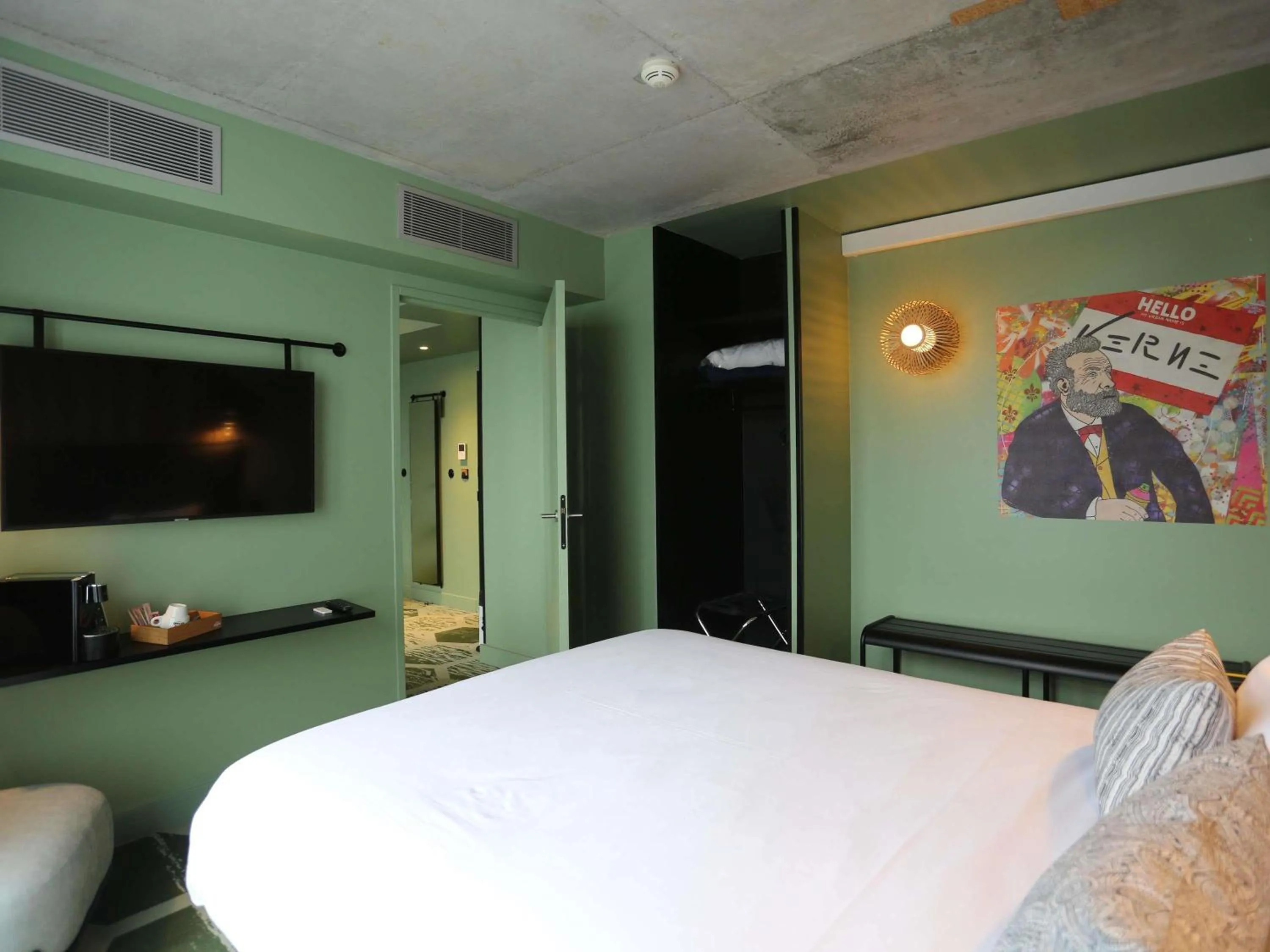 Bedroom, Bed in ibis Styles Amiens Centre