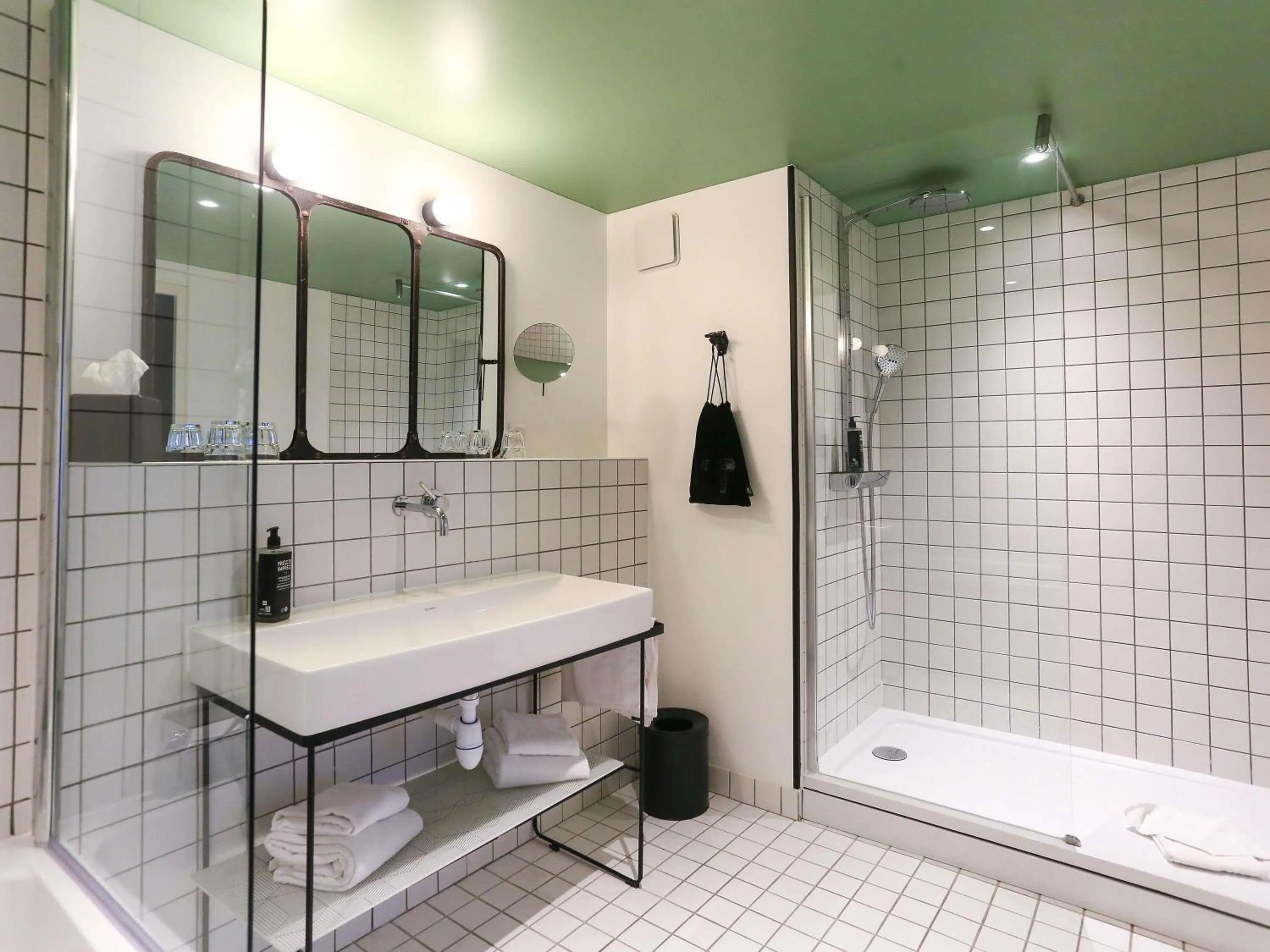 Bedroom in ibis Styles Amiens Centre