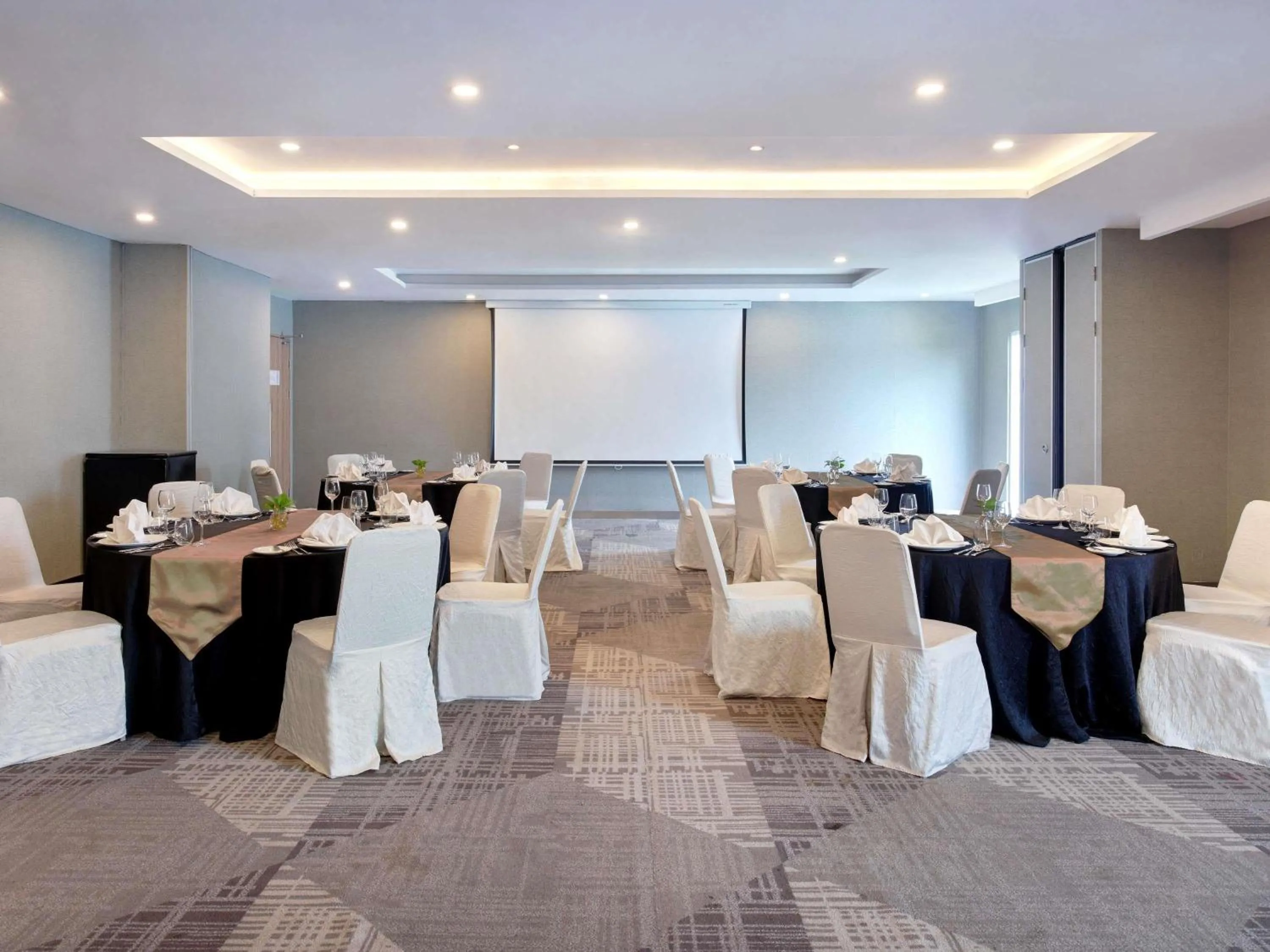 Meeting/conference room in Novotel Jakarta Cikini