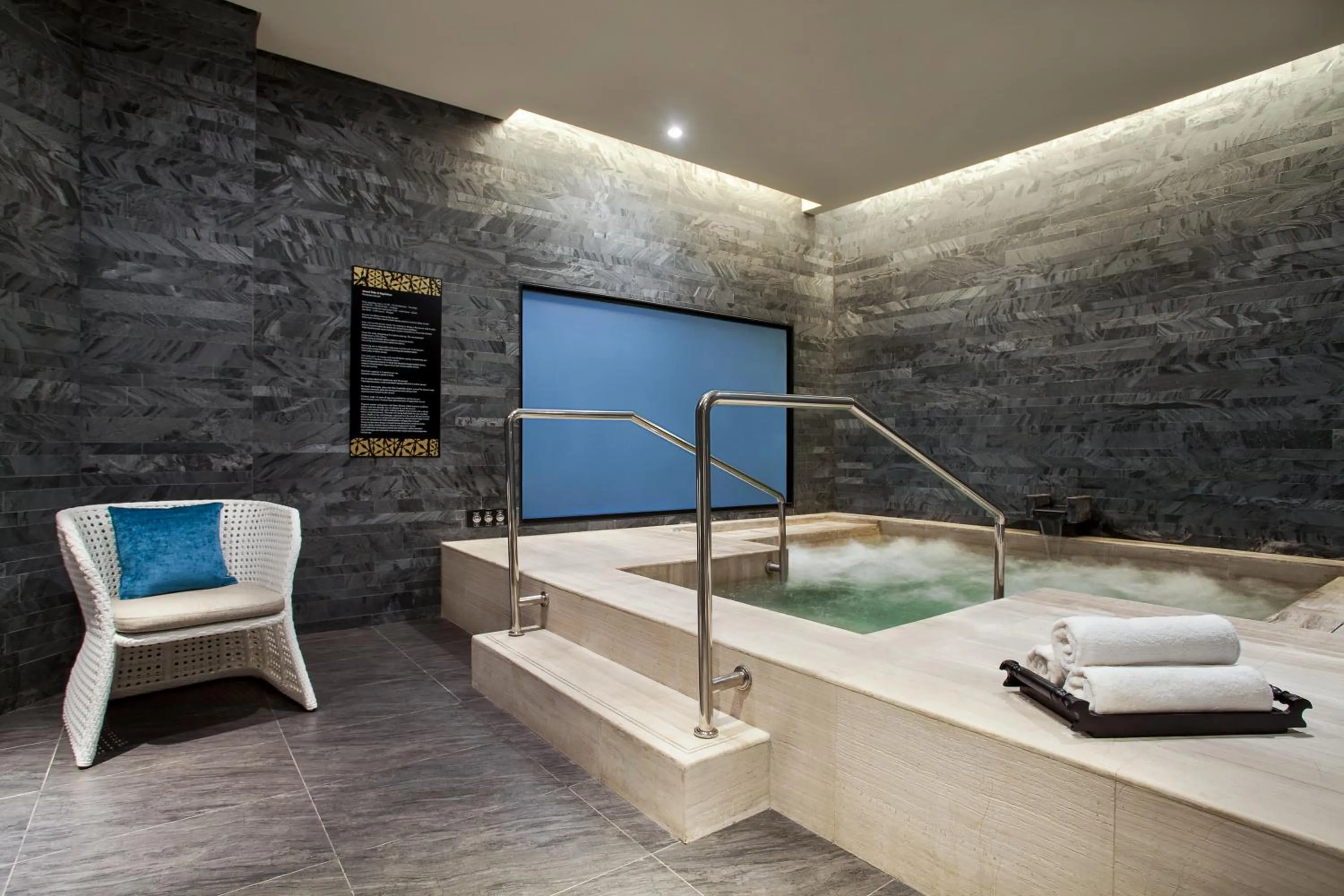 Hot Tub in Pullman Ciawi Vimala Hills Resort