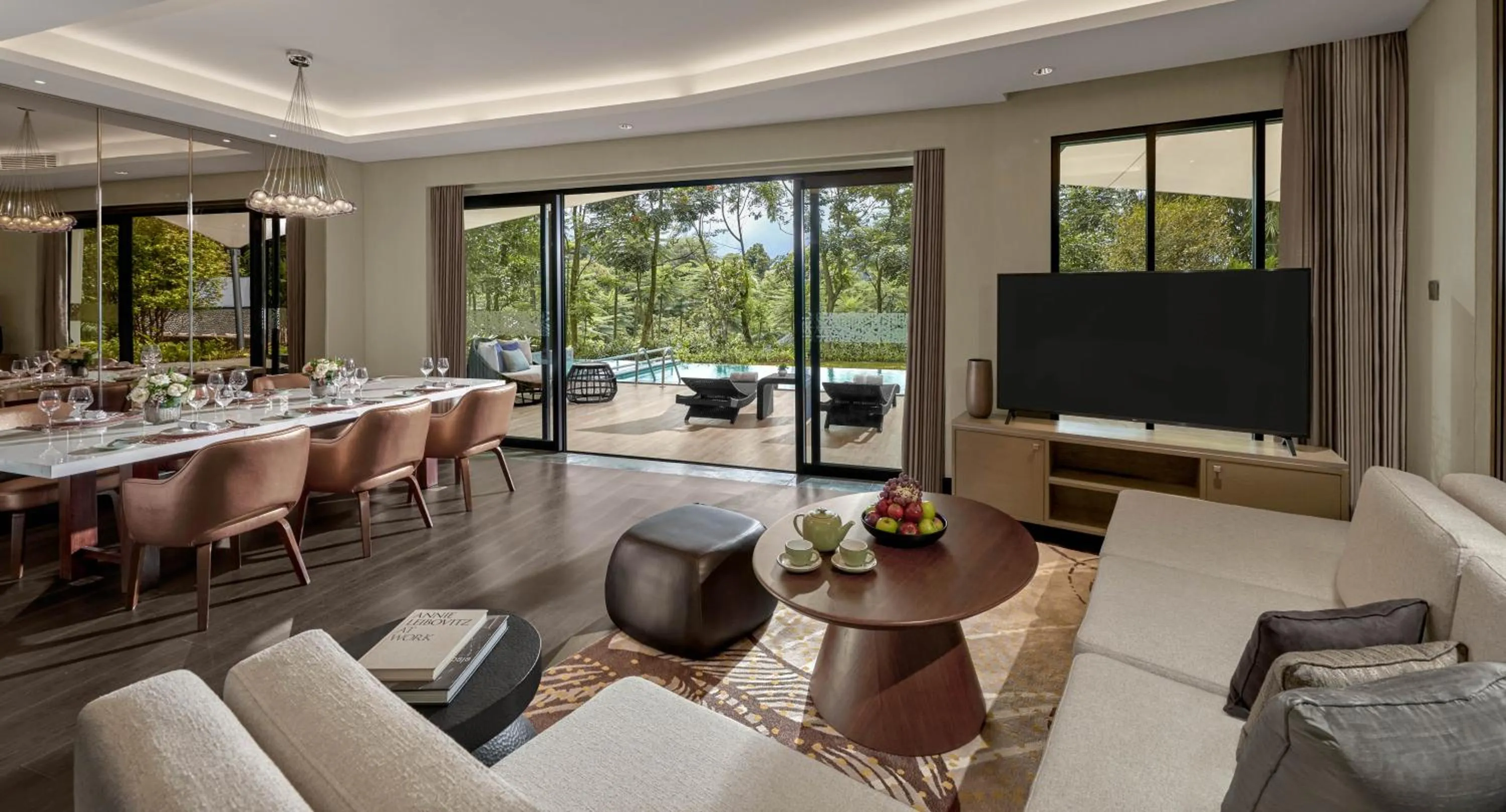 Communal lounge/ TV room in Pullman Ciawi Vimala Hills Resort