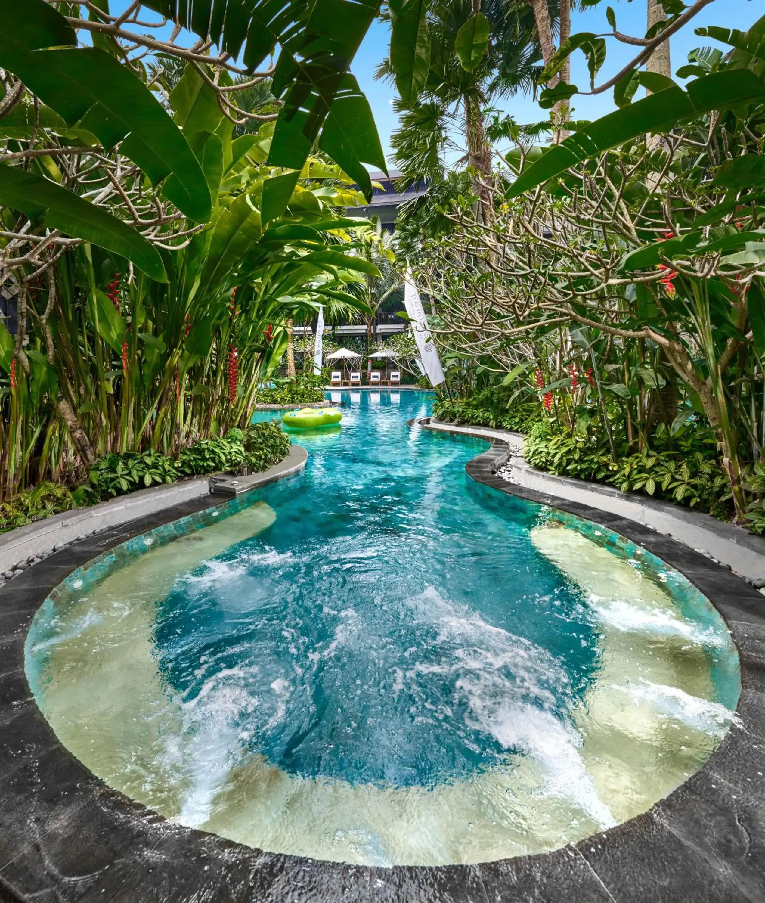 Swimming pool in Pullman Ciawi Vimala Hills Resort Swimming pool in Pullman Ciawi Vimala Hills Resort