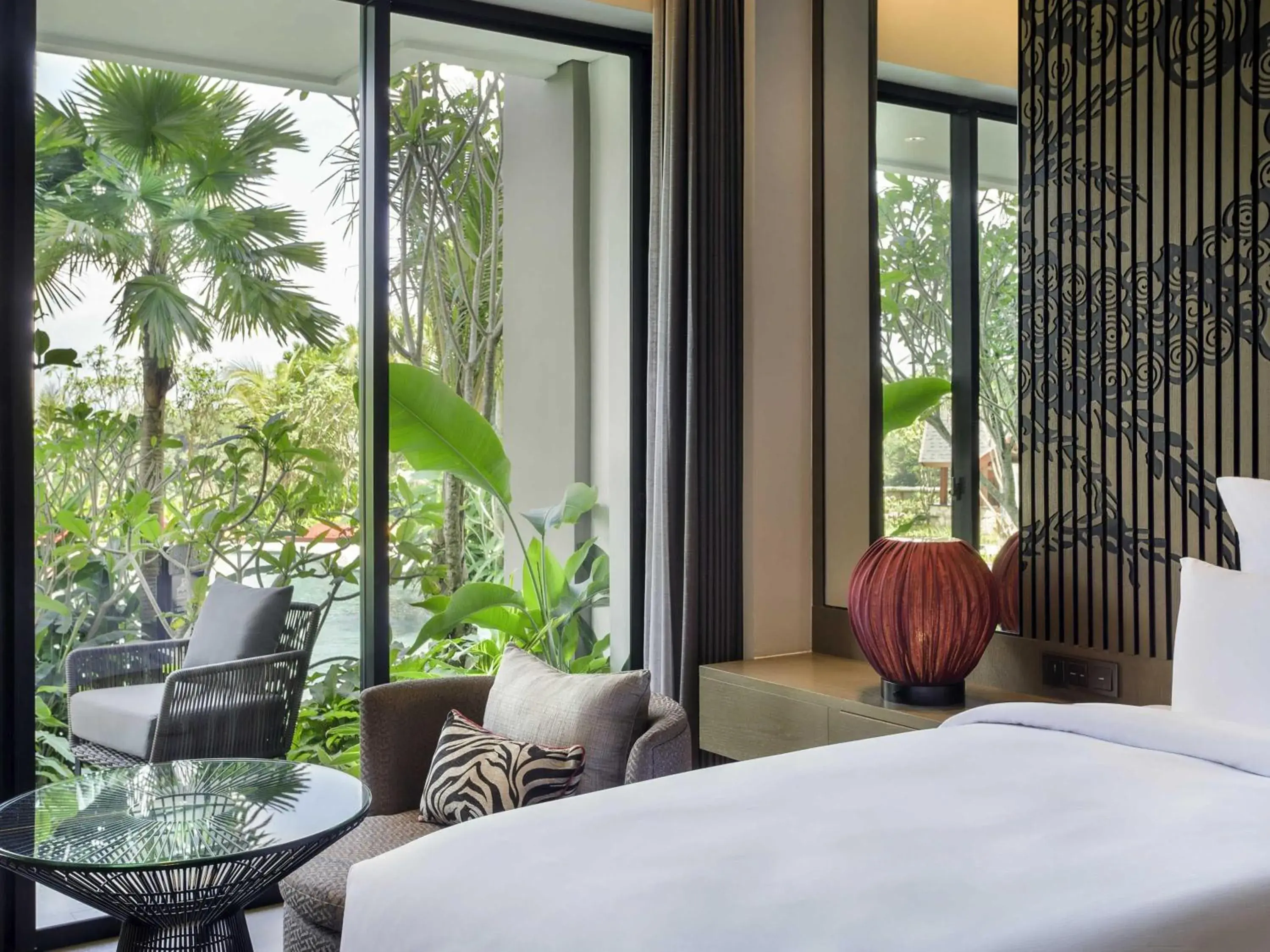 Deluxe Twin Room with Pool Access in Pullman Ciawi Vimala Hills Resort Deluxe Twin Room with Pool Access in Pullman Ciawi Vimala Hills Resort