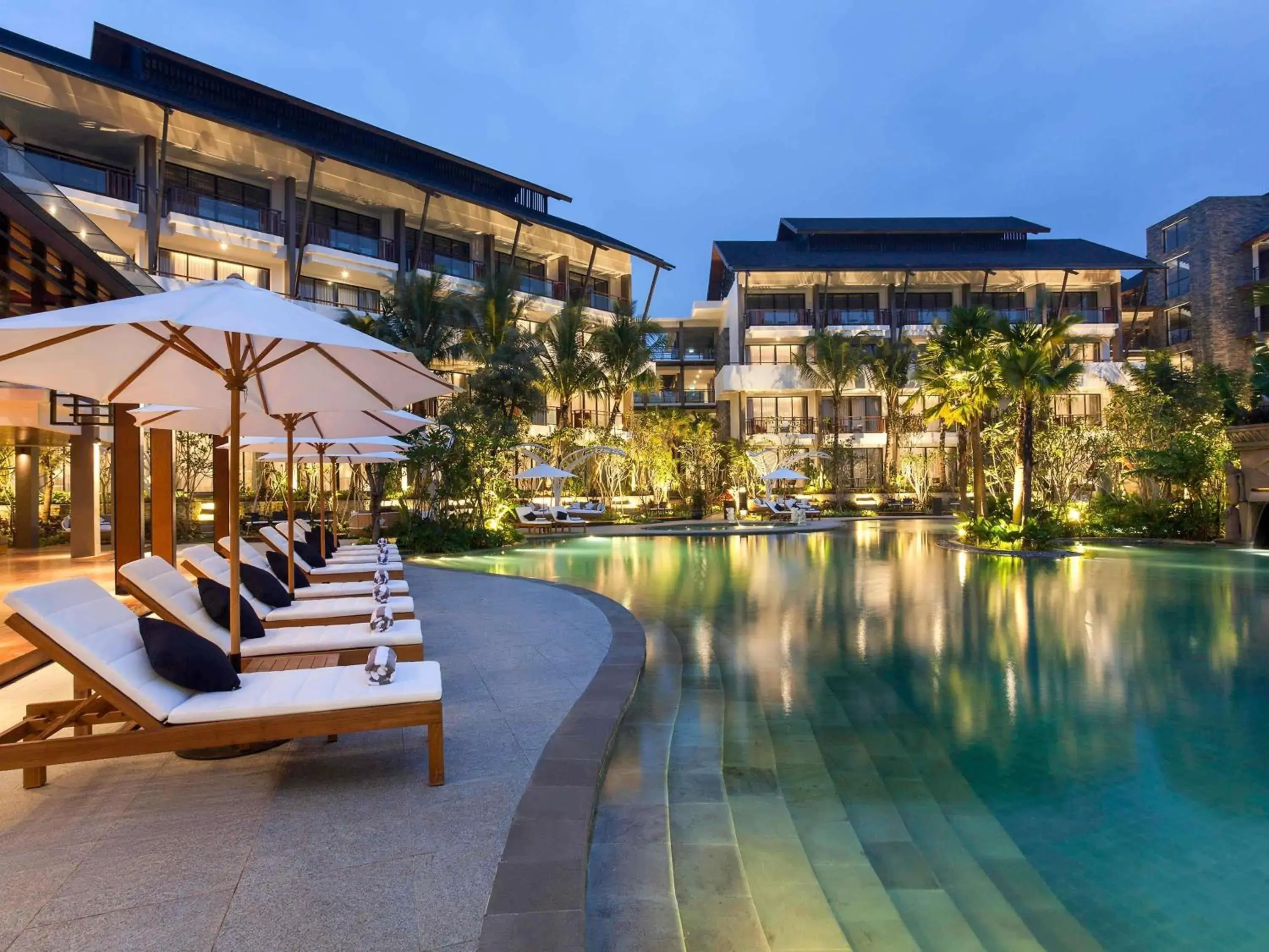 Pool view in Pullman Ciawi Vimala Hills Resort Pool view in Pullman Ciawi Vimala Hills Resort