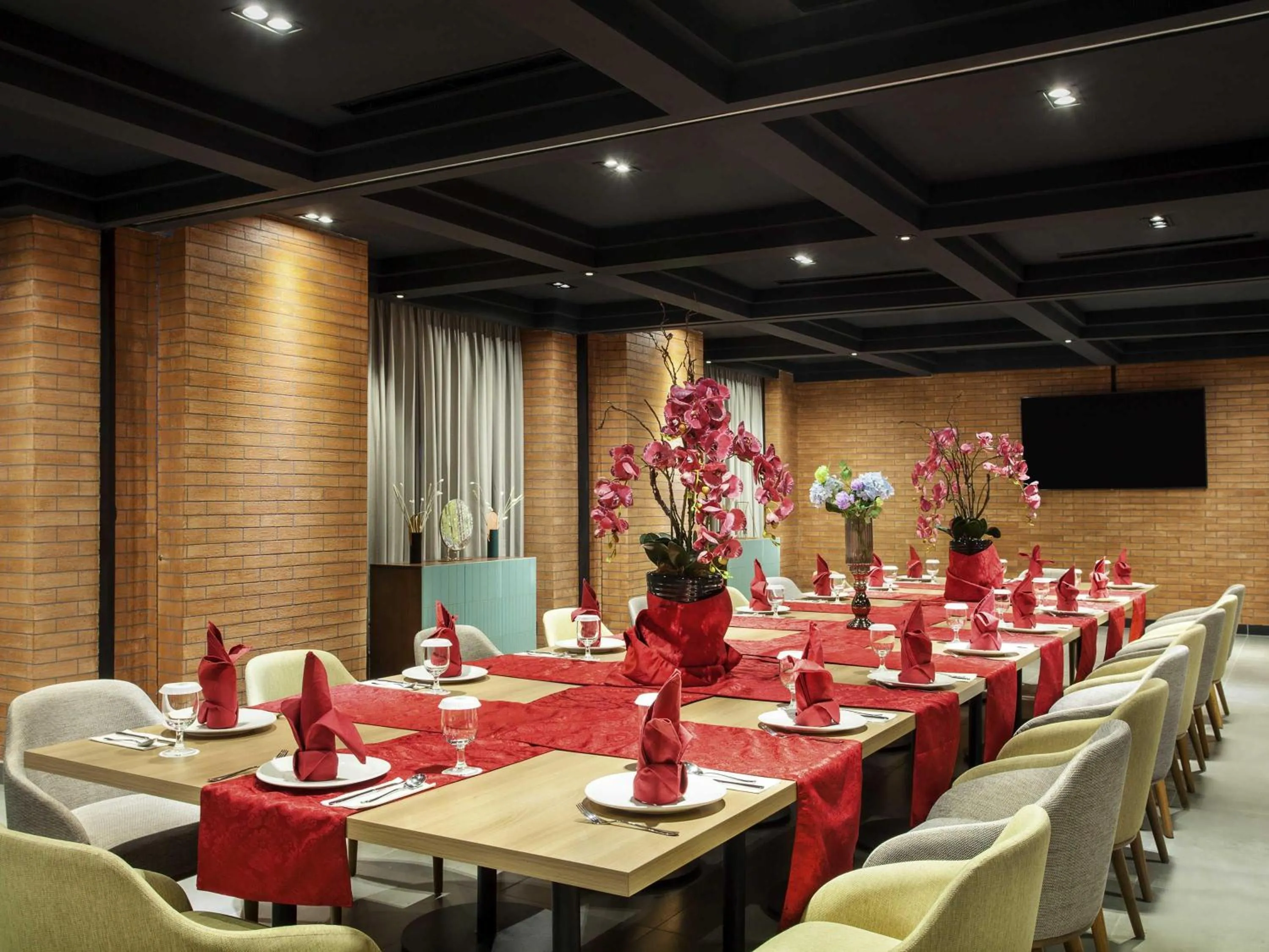 Restaurant/places to eat in ibis Styles Bekasi Jatibening