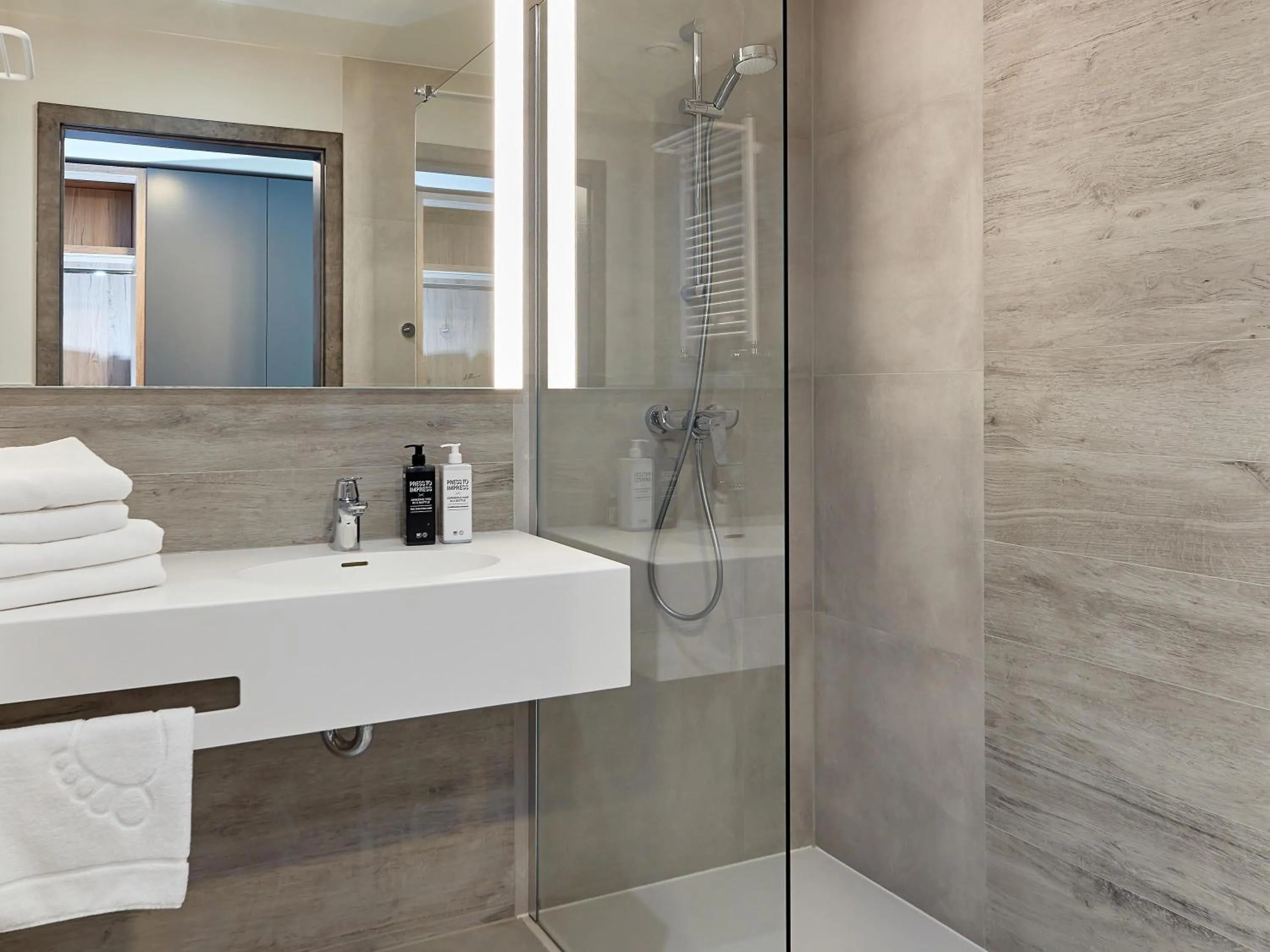 Bedroom in ibis Styles Nowy Targ