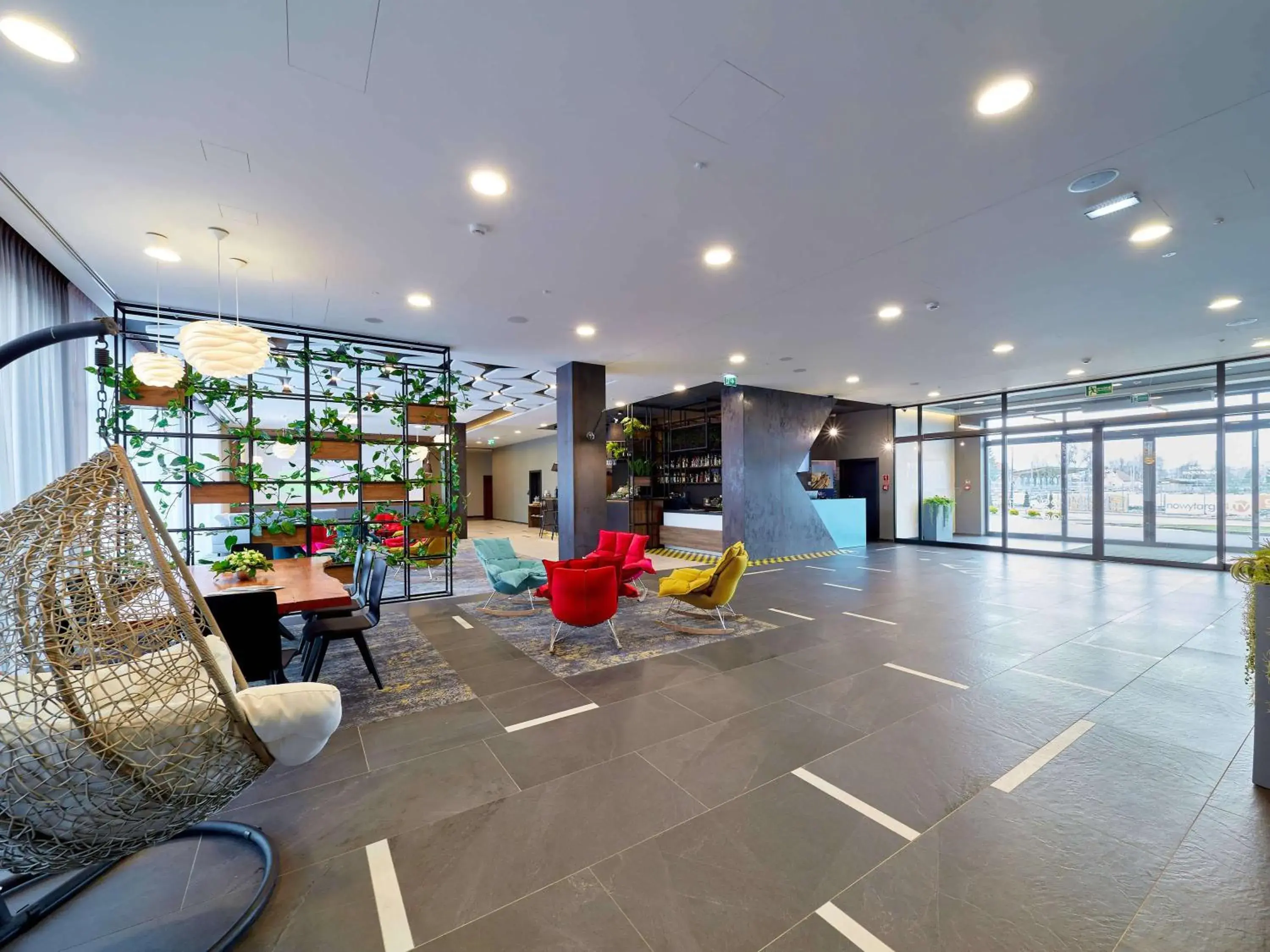 Lounge or bar in ibis Styles Nowy Targ Lounge or bar in ibis Styles Nowy Targ