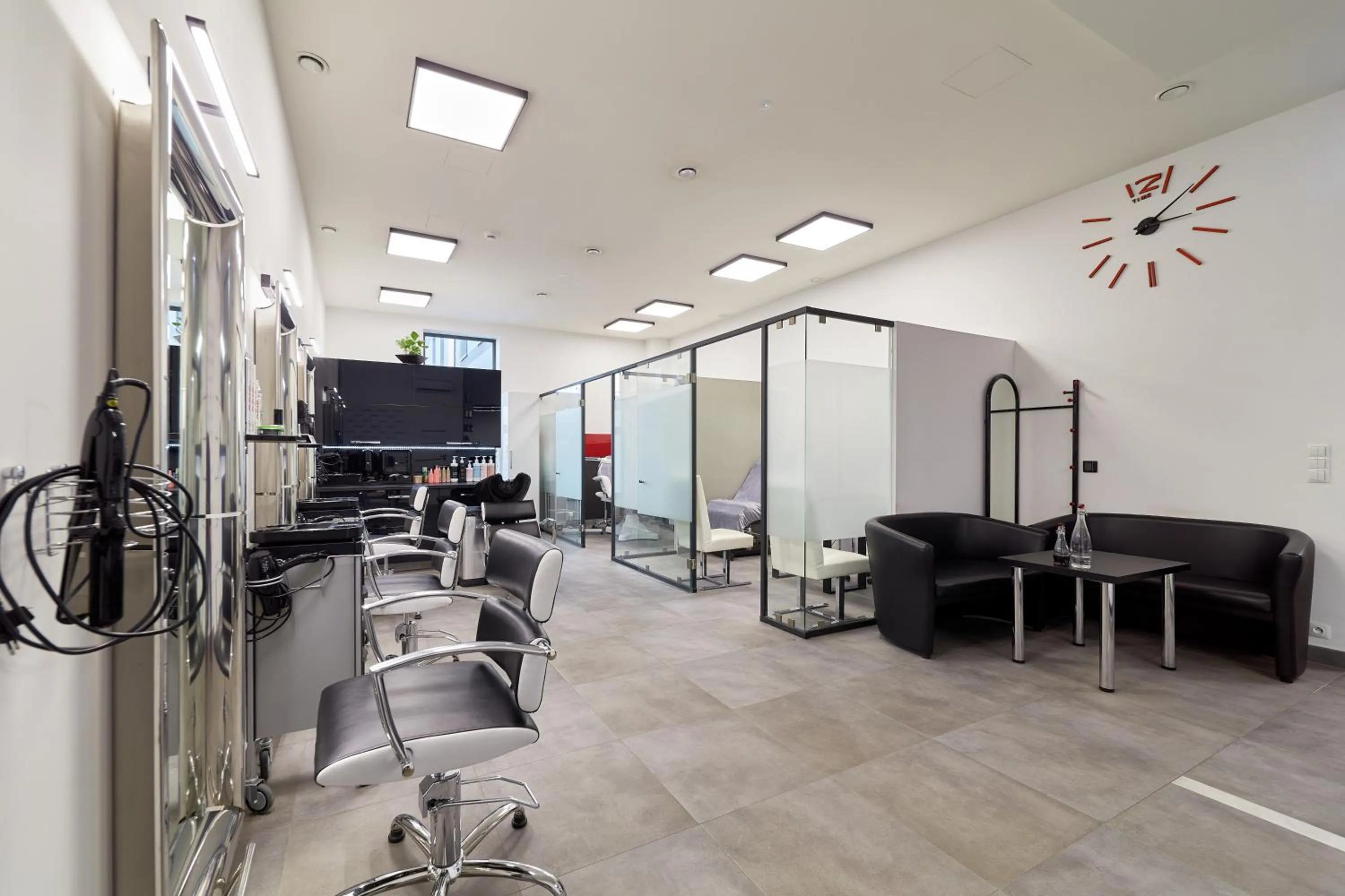 hair dresser in ibis Styles Nowy Targ