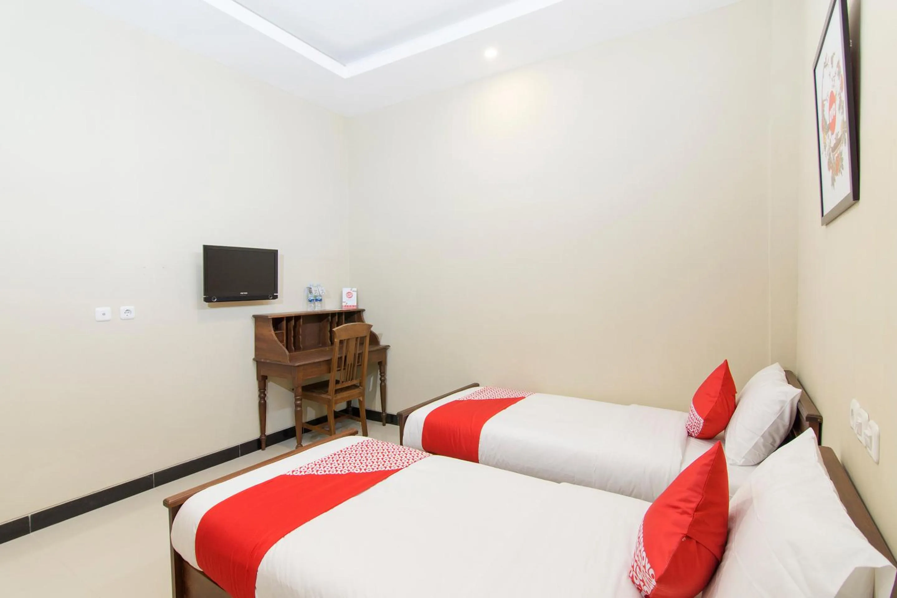 Bedroom in SUPER OYO 890 Dewi Fortuna Guest House