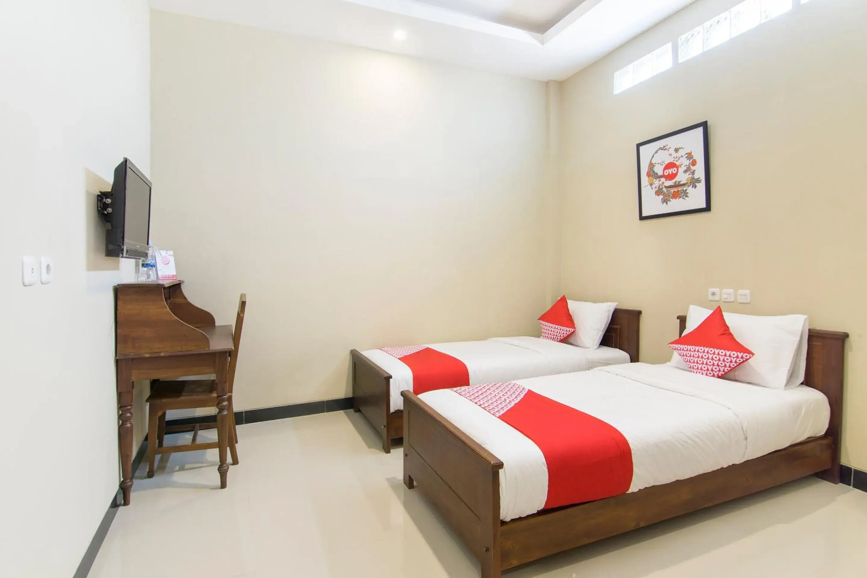 Standard Twin Room in SUPER OYO 890 Dewi Fortuna Guest House Standard Twin Room in SUPER OYO 890 Dewi Fortuna Guest House
