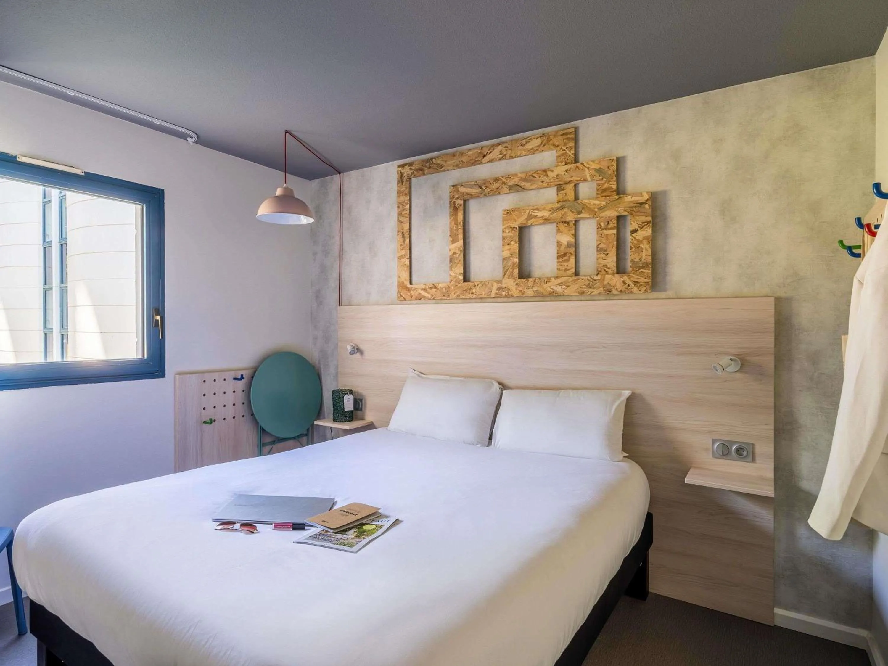 Property building, Bed in greet Hotel Bordeaux Aeroport