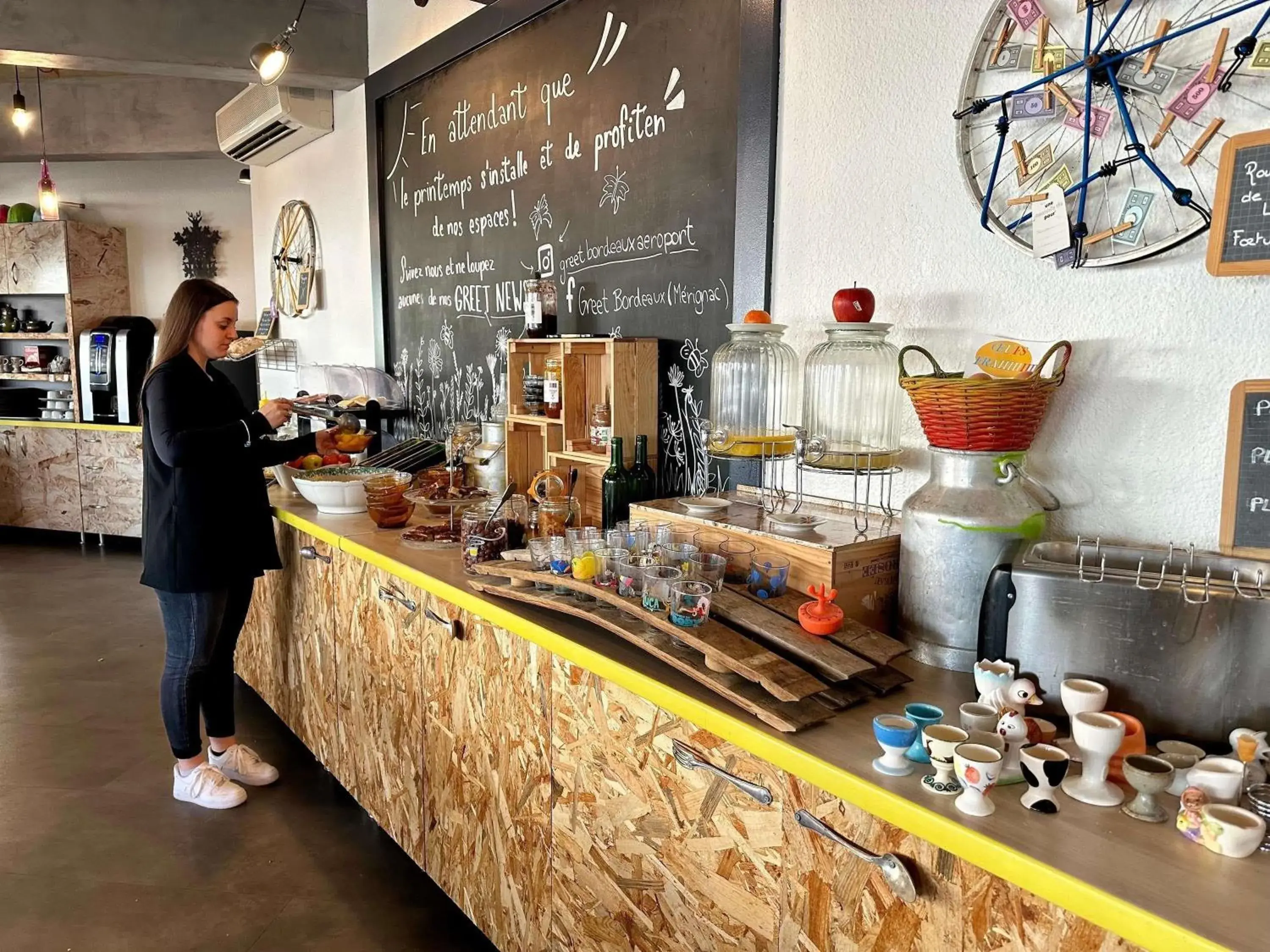 Breakfast in greet Hotel Bordeaux Aeroport Breakfast in greet Hotel Bordeaux Aeroport