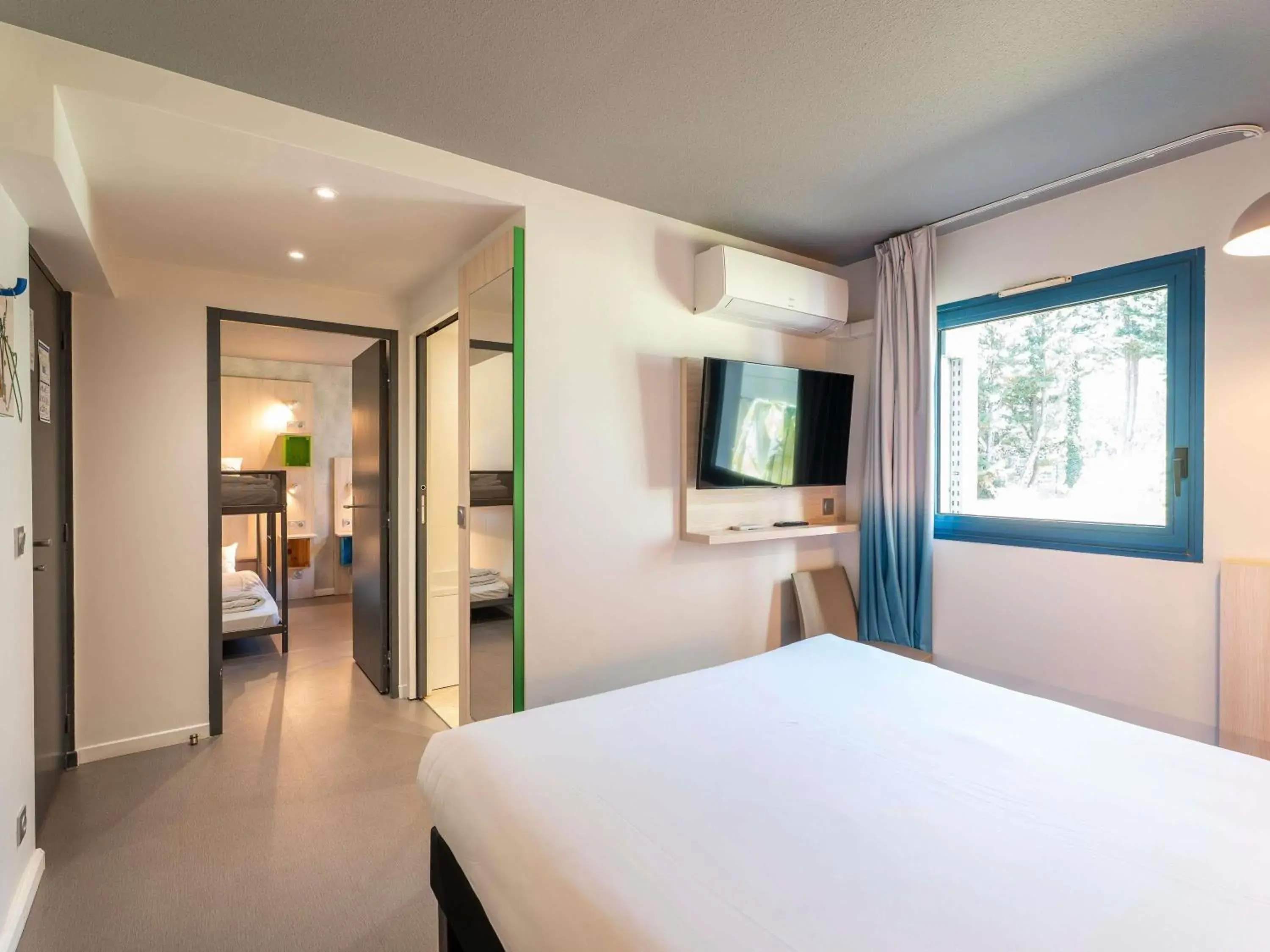 Bedroom, Bed in greet Hotel Bordeaux Aeroport Bedroom, Bed in greet Hotel Bordeaux Aeroport